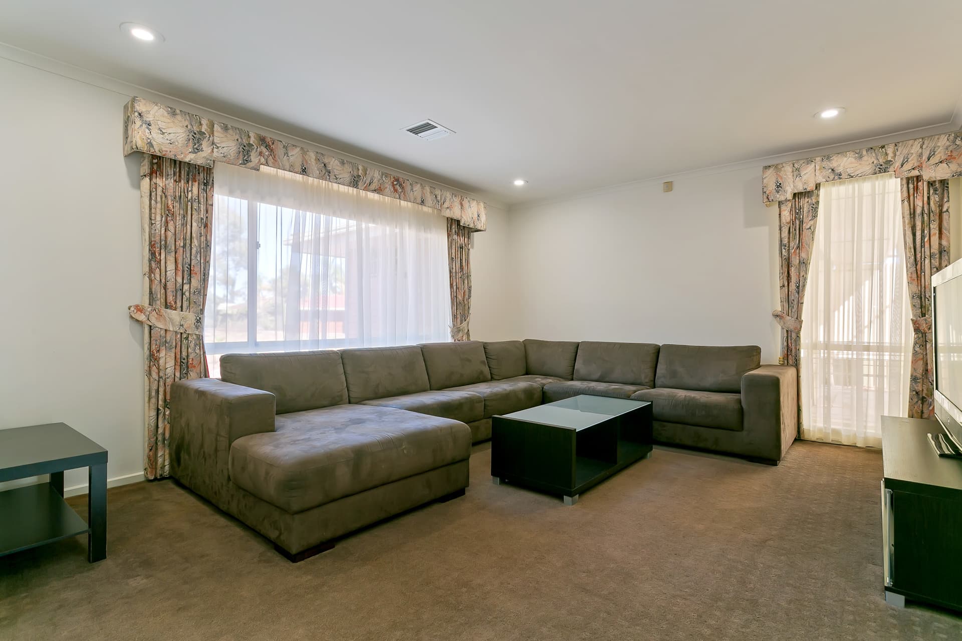 50 Canterbury Drive, Salisbury Heights - Thumbnail 3