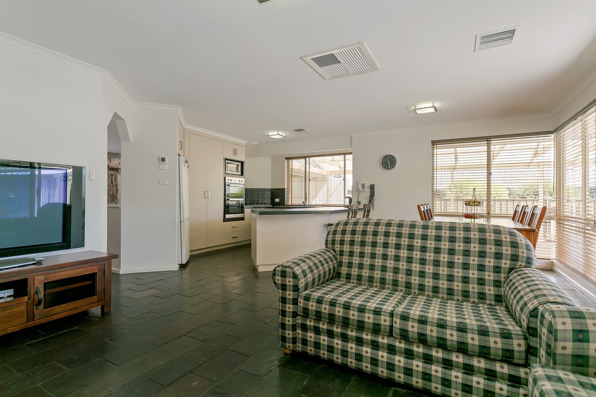 50 Canterbury Drive, Salisbury Heights - Thumbnail 7