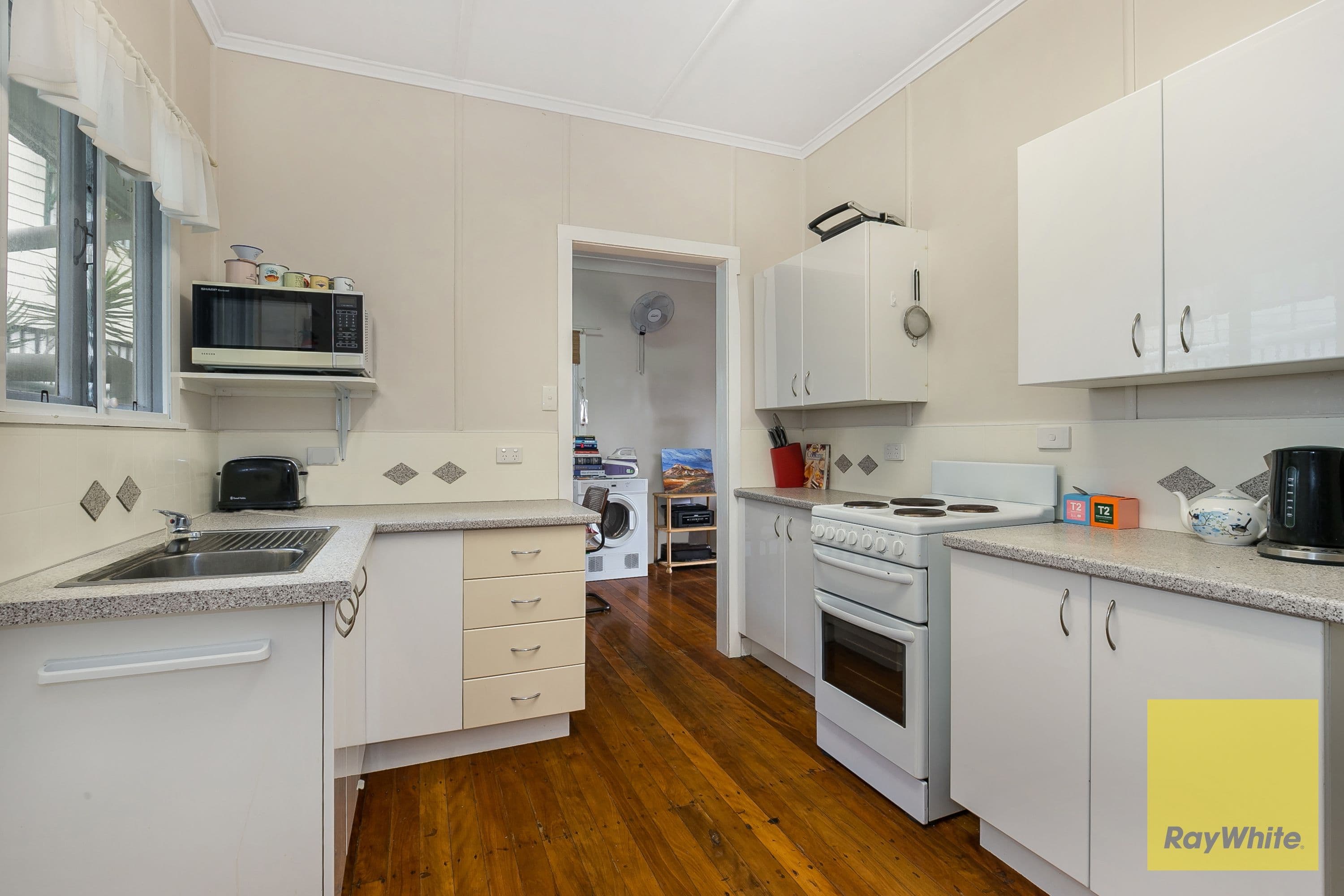 7 Waratah Avenue, Graceville QLD 4075, Graceville - Thumbnail 4
