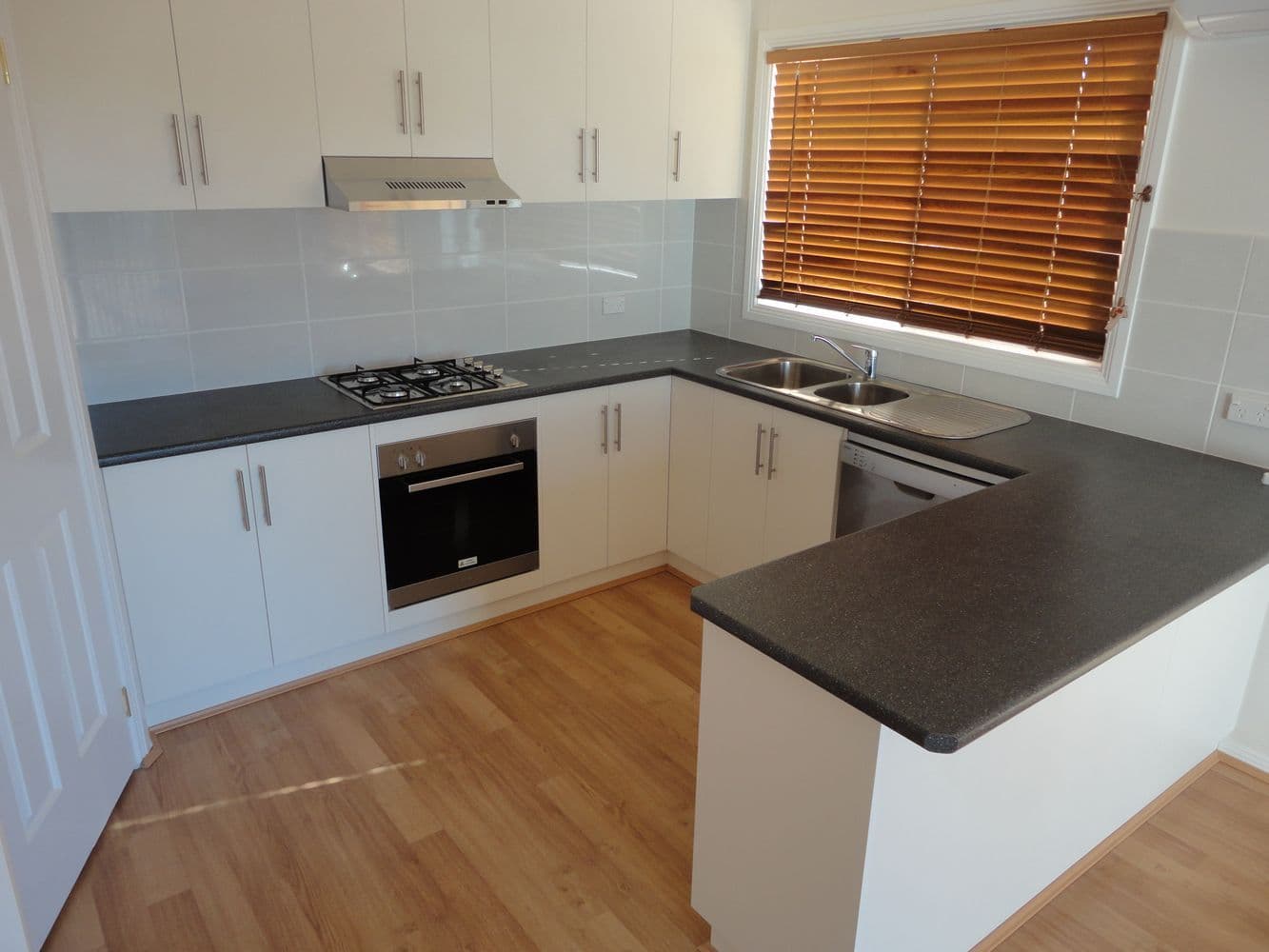 38 Ashelford Street, TEMORA NSW 2666, Temora - Thumbnail 3