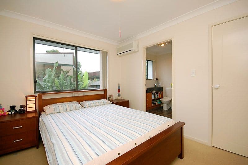 15  Grosvenor Street, YEERONGPILLY QLD 4105, Yeerongpilly - Thumbnail 4