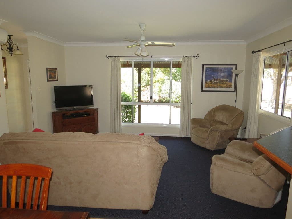 49 Slack Drive, Emerald QLD 4720, Emerald - Thumbnail 7