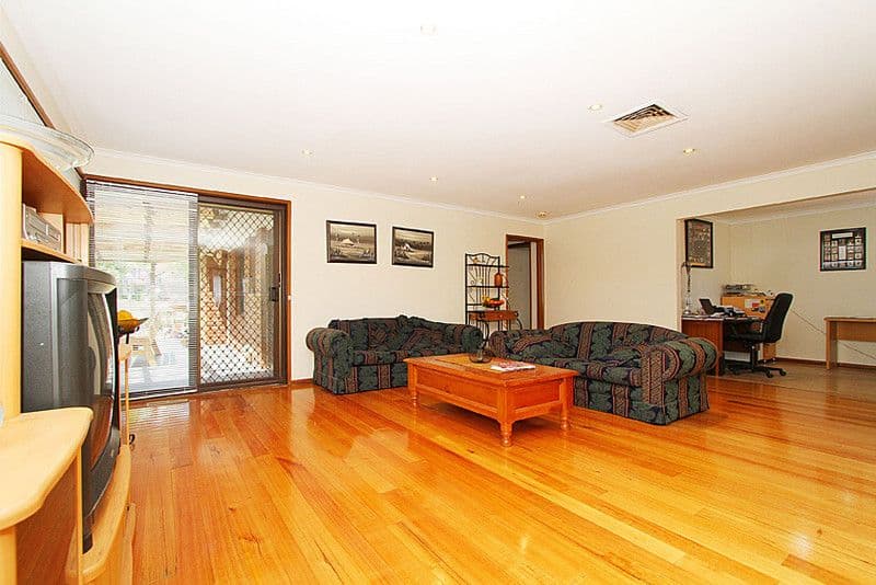 73 Thompson Circuit, MILL PARK VIC 3082, Mill Park - Thumbnail 5