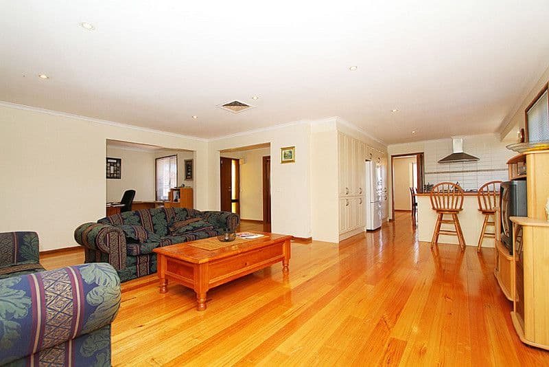 73 Thompson Circuit, MILL PARK VIC 3082, Mill Park - Thumbnail 6
