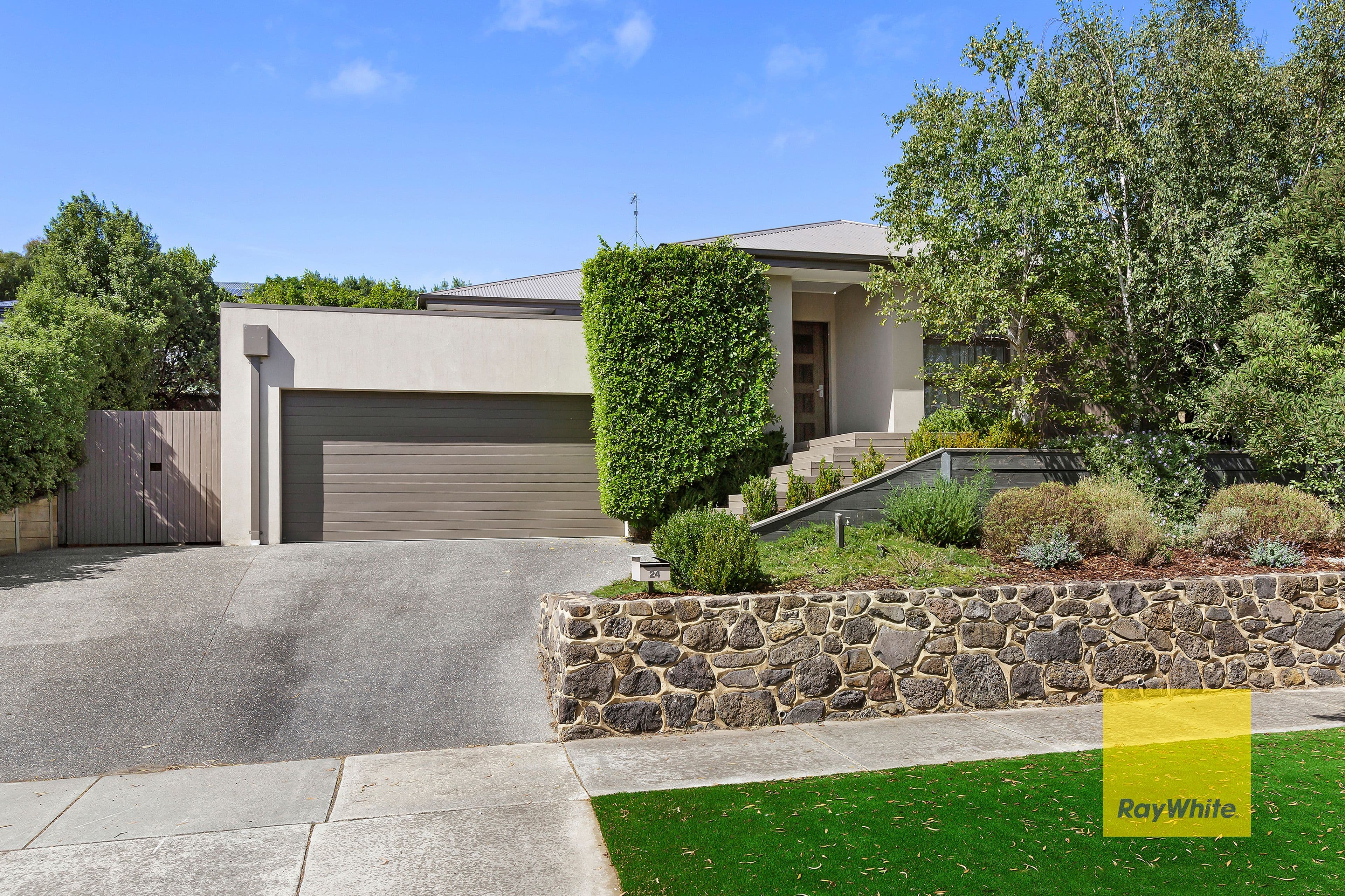 24 Valencay Avenue, Highton VIC 3216, Highton - Thumbnail 3