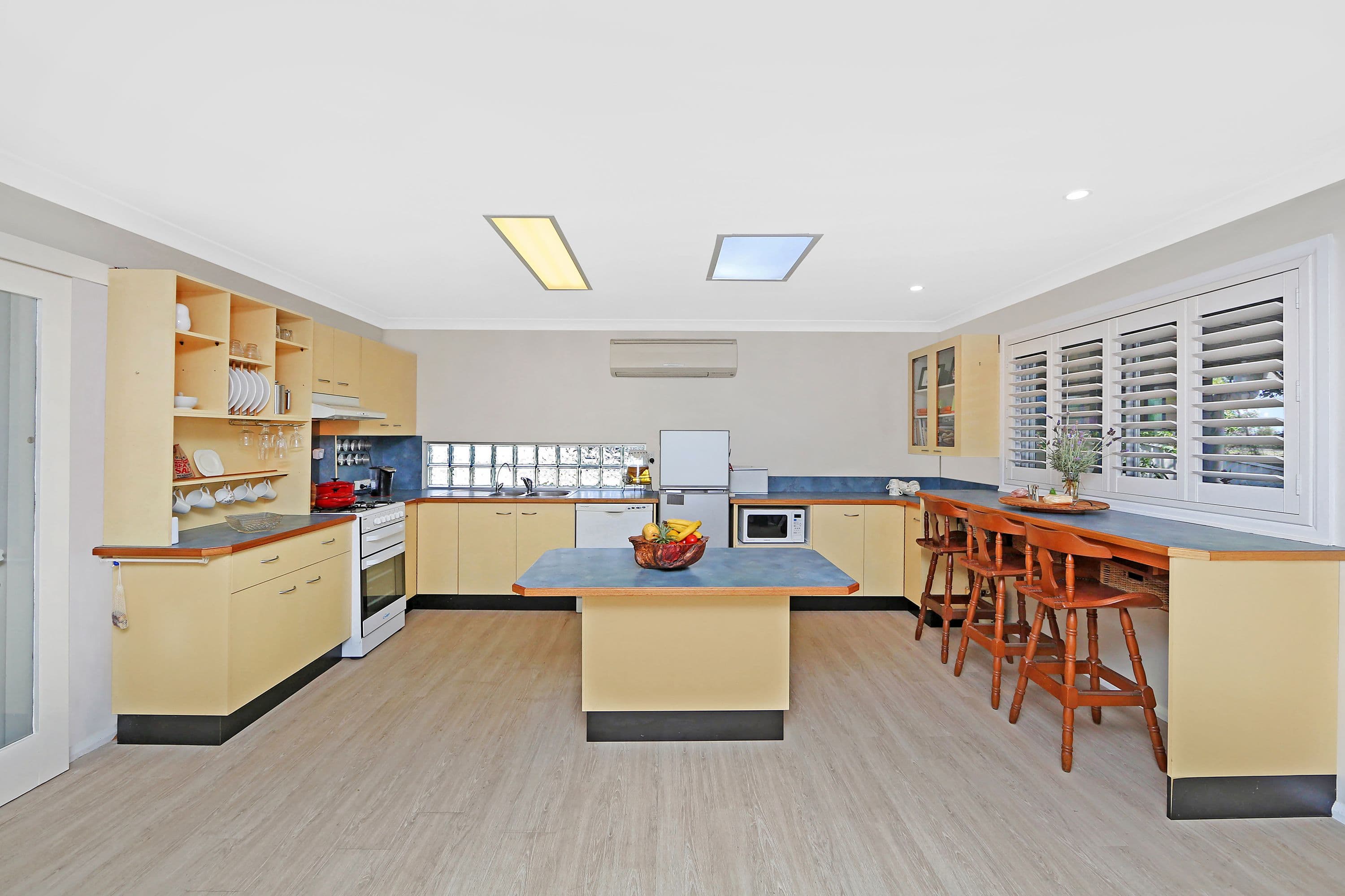 242 Buff Point Avenue, Buff Point - Thumbnail 2