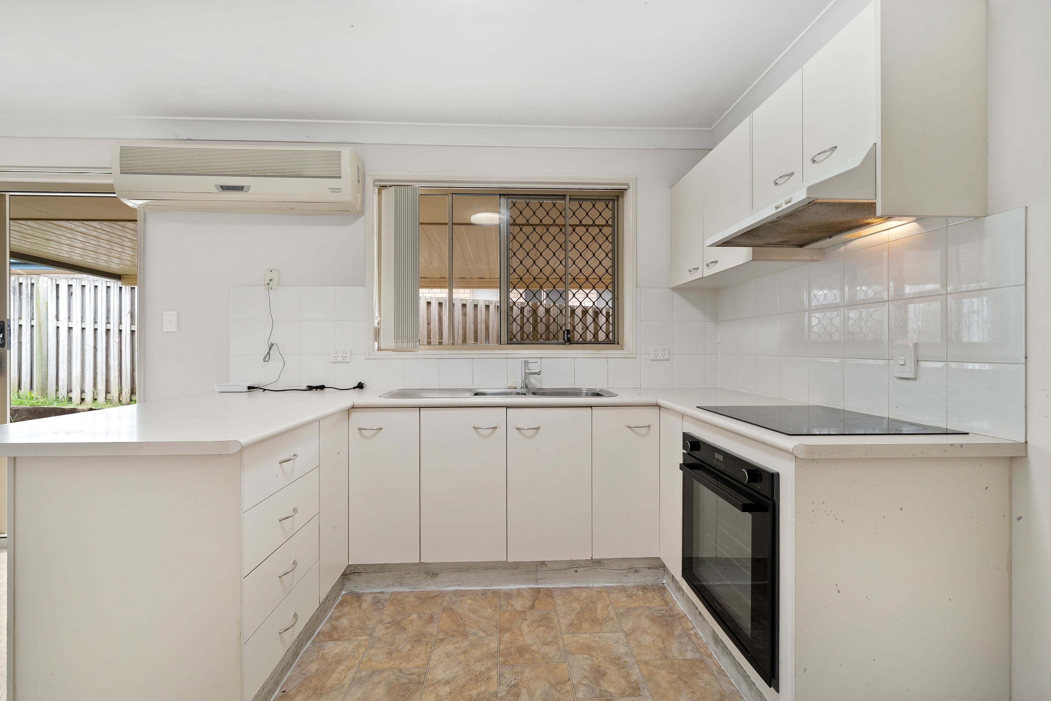 28 Cumberland Crescent, Heritage Park QLD 4118, Heritage Park - Thumbnail 4