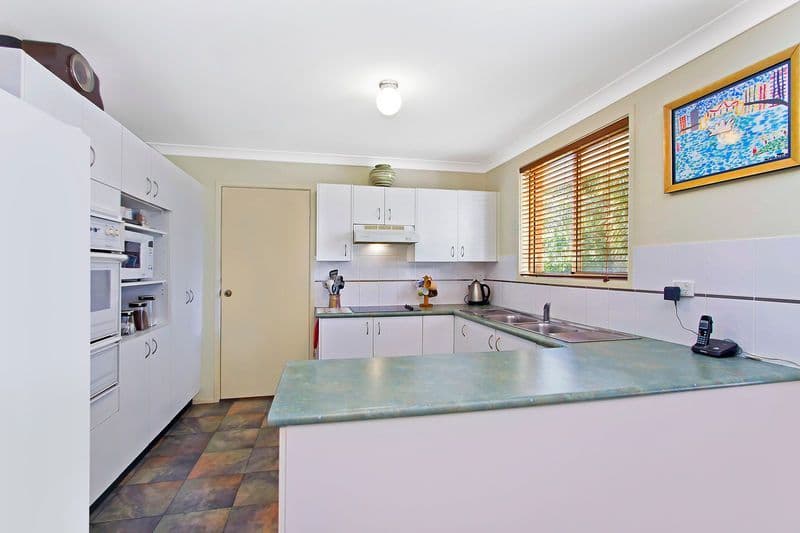 4 Kingsford Smith Drive, BERKELEY VALE NSW 2261, Berkeley Vale - Thumbnail 3