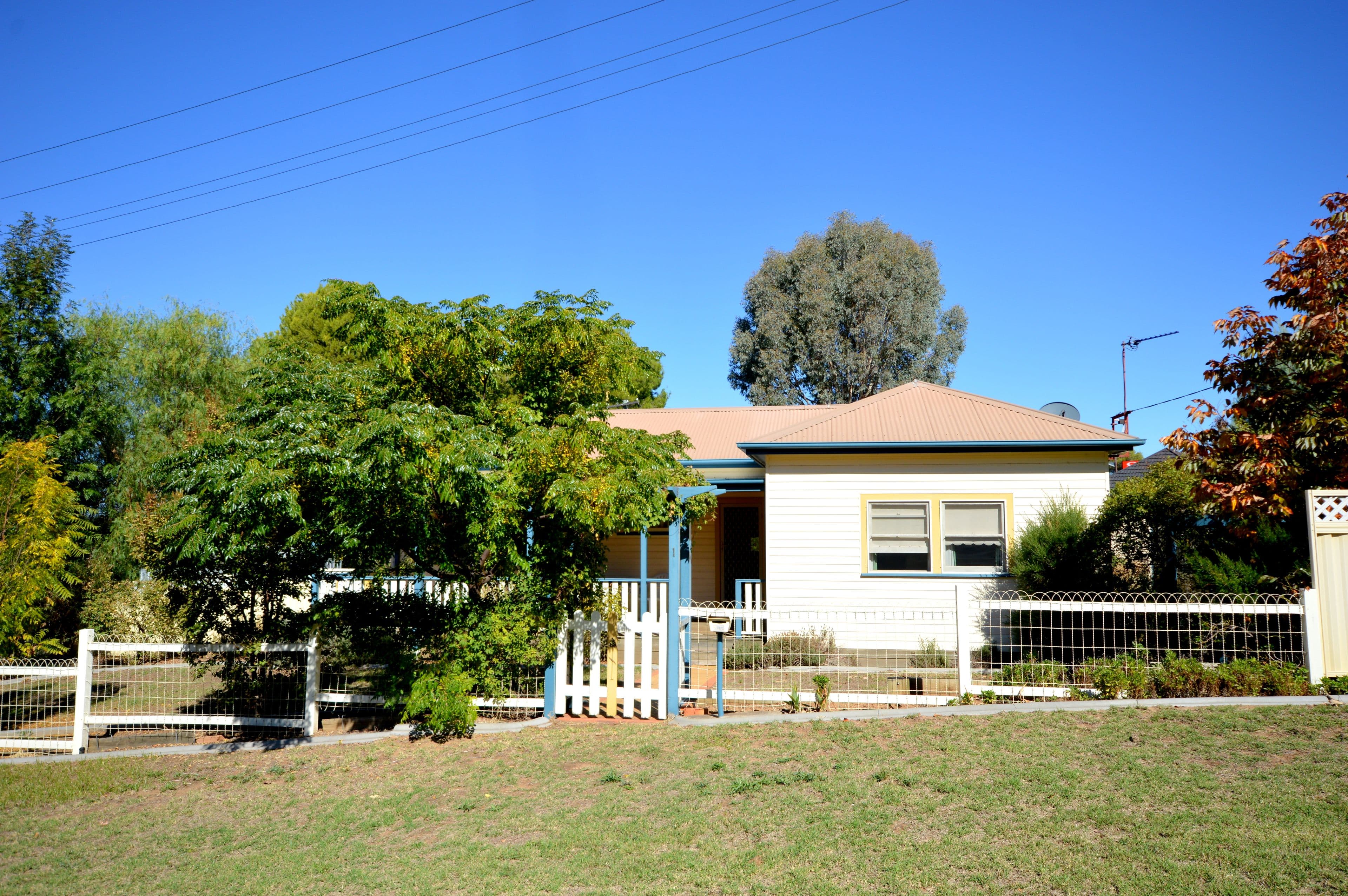 1 College Drive, Cowra - Image 1