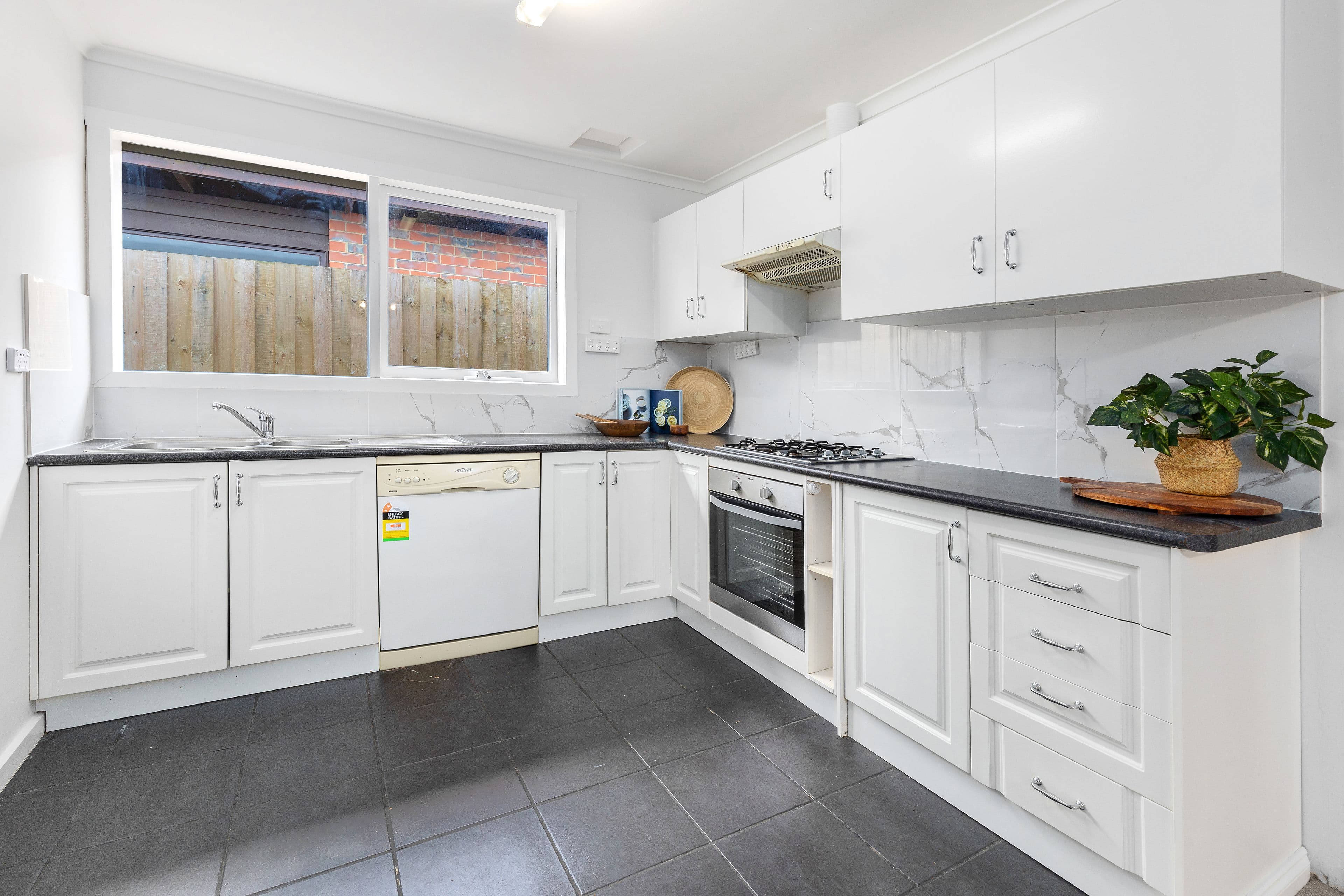186 Seventh Avenue, Rosebud VIC 3939, Rosebud - Thumbnail 3