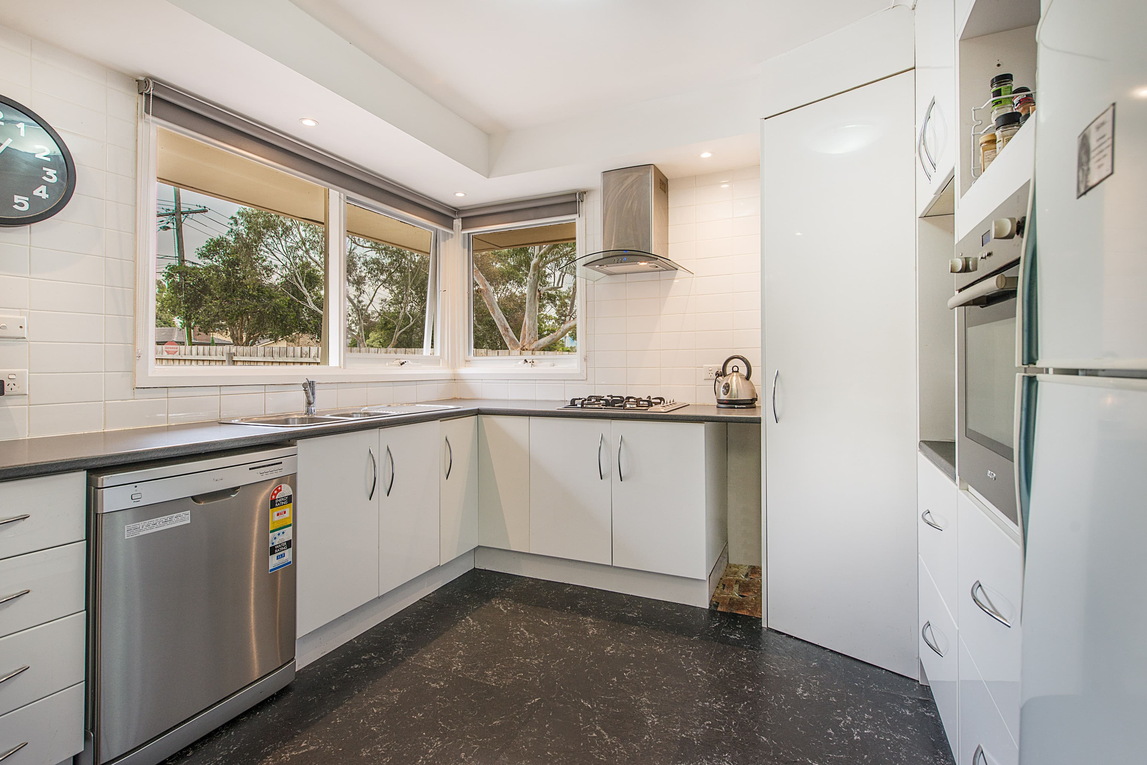 15 McCrae Close, Scoresby VIC 3179, Scoresby - Thumbnail 2