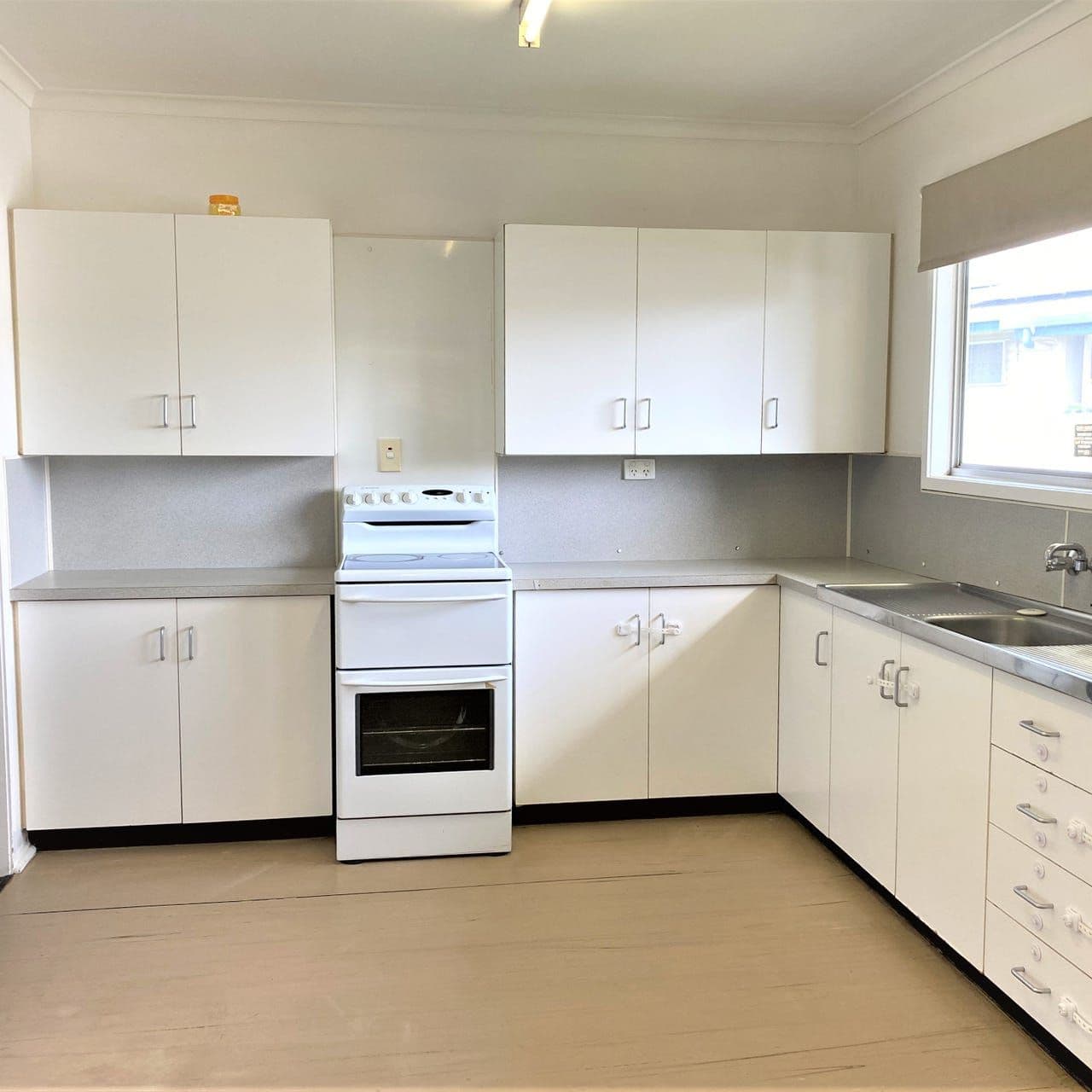 16 Kathleen Street, Sarina QLD 4737, Sarina - Thumbnail 5