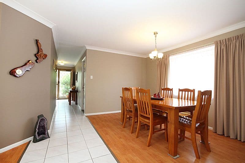 28 SPRINGFIELD Place, FOREST LAKE QLD 4078, Forest Lake - Thumbnail 5