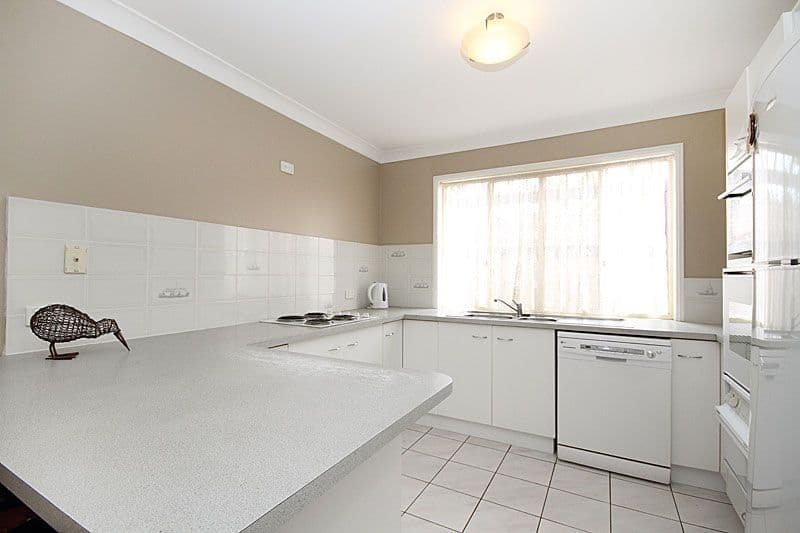 28 SPRINGFIELD Place, FOREST LAKE QLD 4078, Forest Lake - Thumbnail 6
