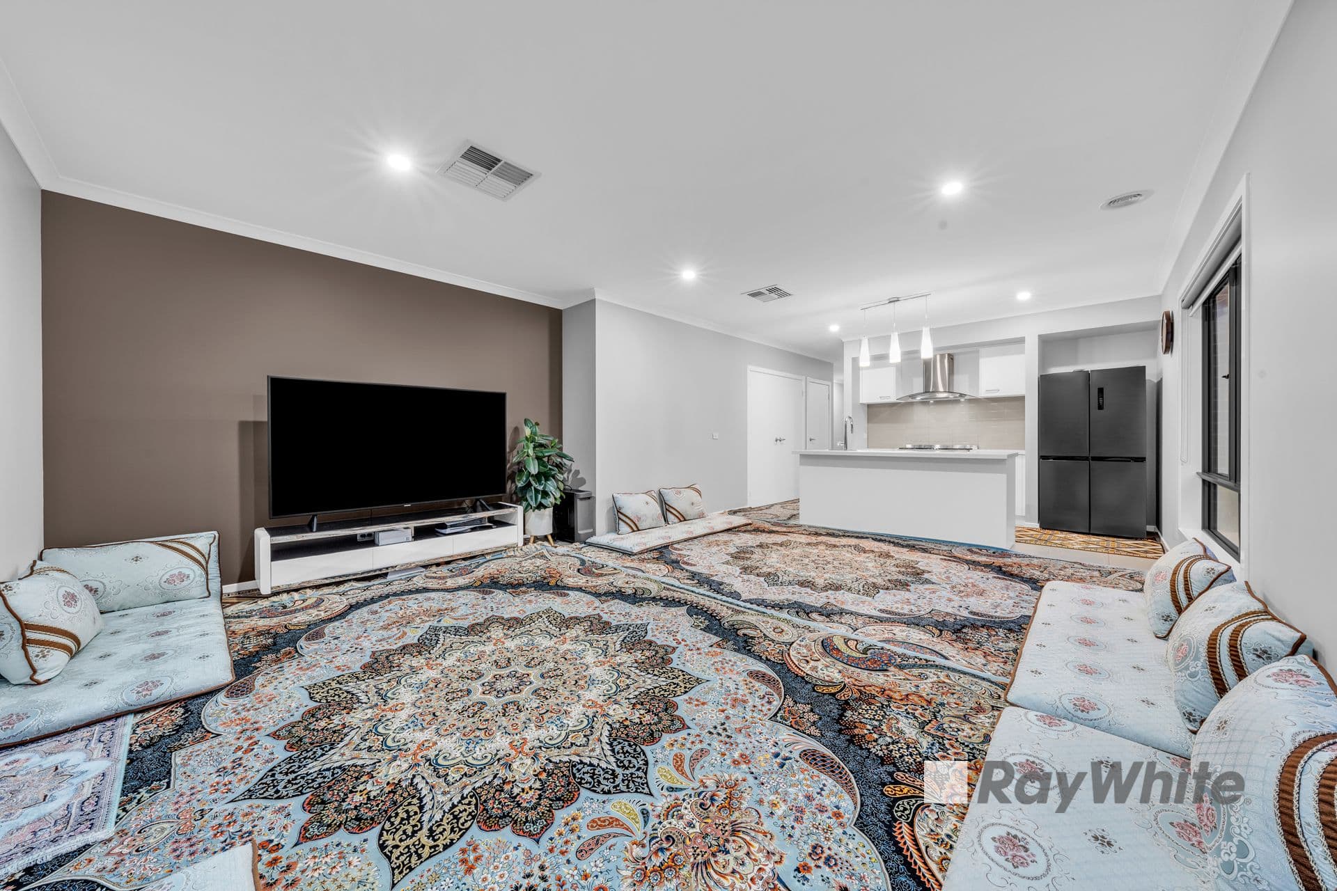 28 Carpathian Drive, Clyde North VIC 3978, Clyde North - Thumbnail 3