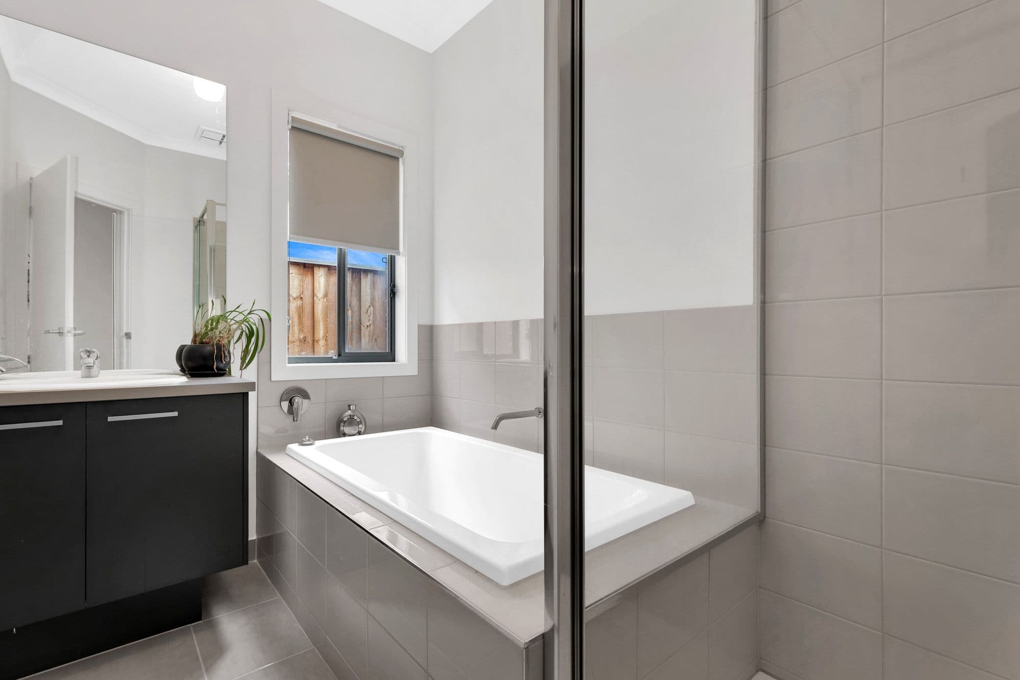 6 Dutchelm Avenue, Werribee VIC 3030, Werribee - Thumbnail 5