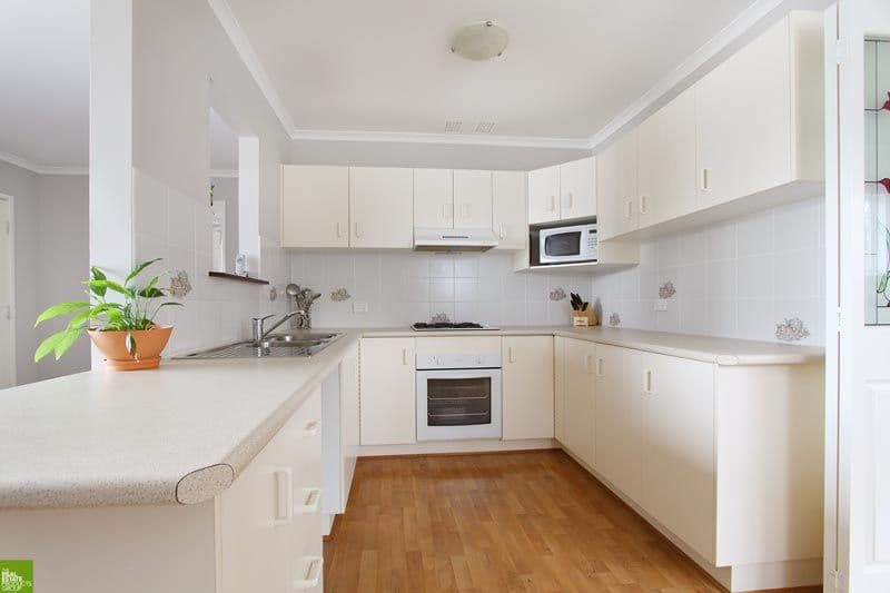 25 Hogarth Avenue, MOUNT WARRIGAL NSW 2528, Mount Warrigal - Thumbnail 2