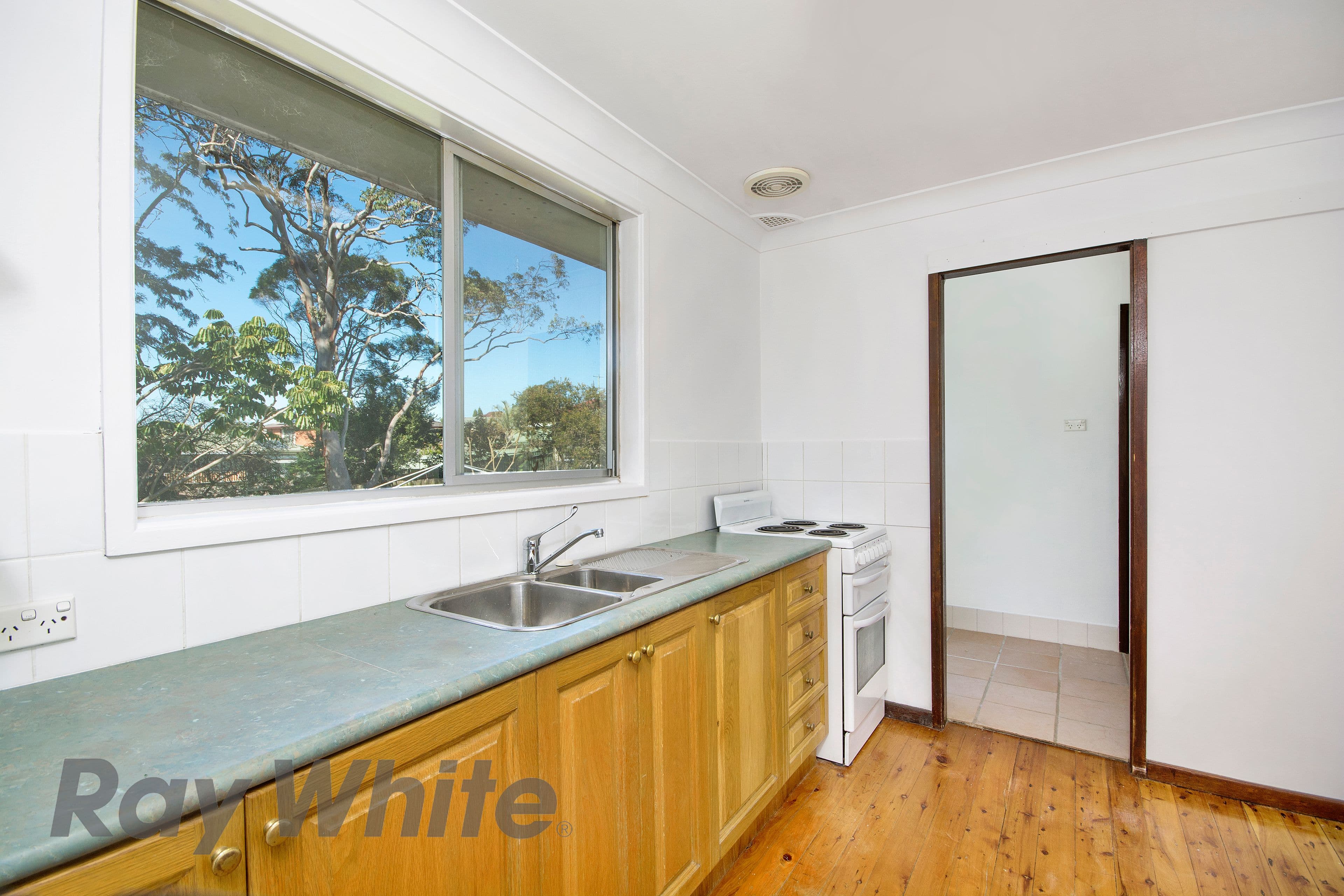 6 Buwa Street, Charlestown - Thumbnail 2