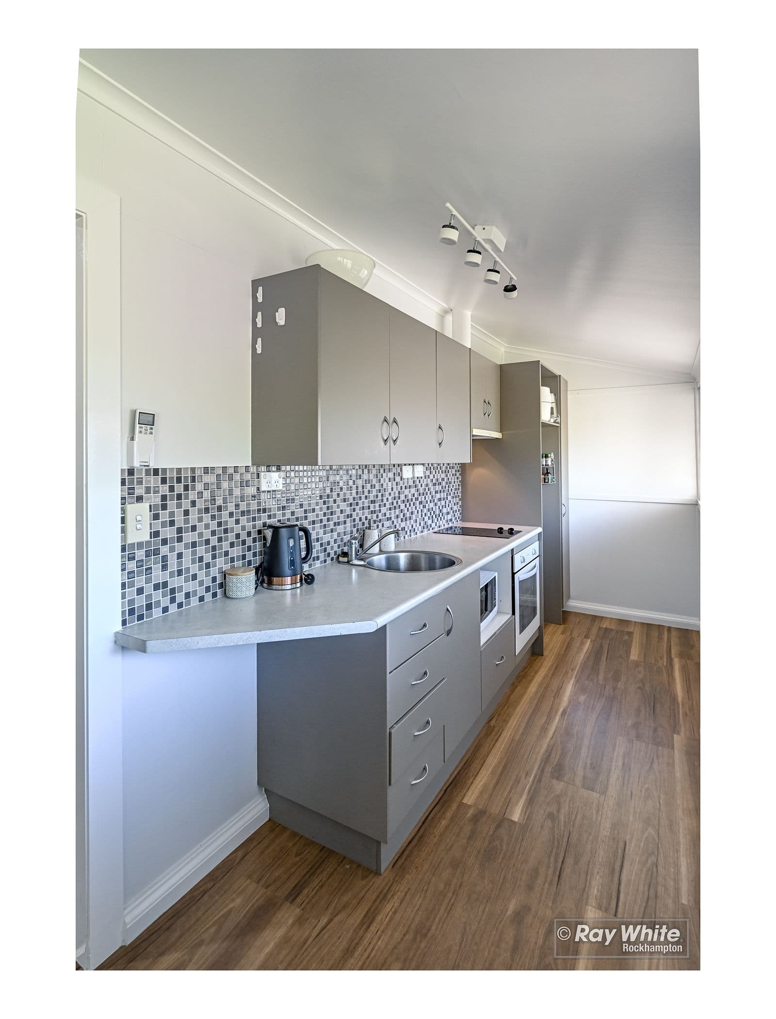140 Denham Terrace, Allenstown QLD 4700, Allenstown - Thumbnail 3