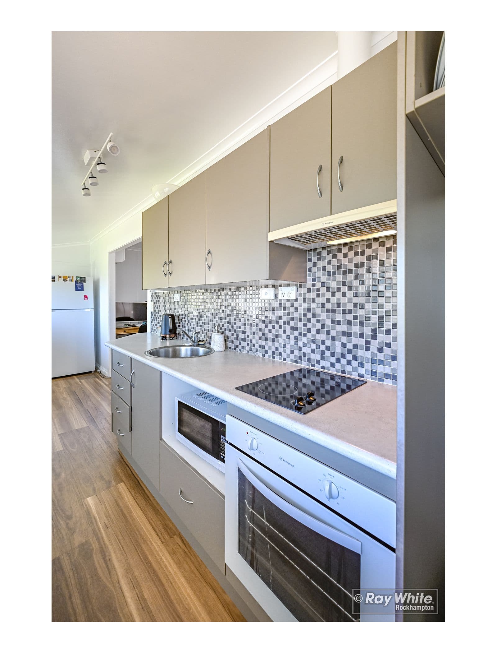 140 Denham Terrace, Allenstown QLD 4700, Allenstown - Thumbnail 4