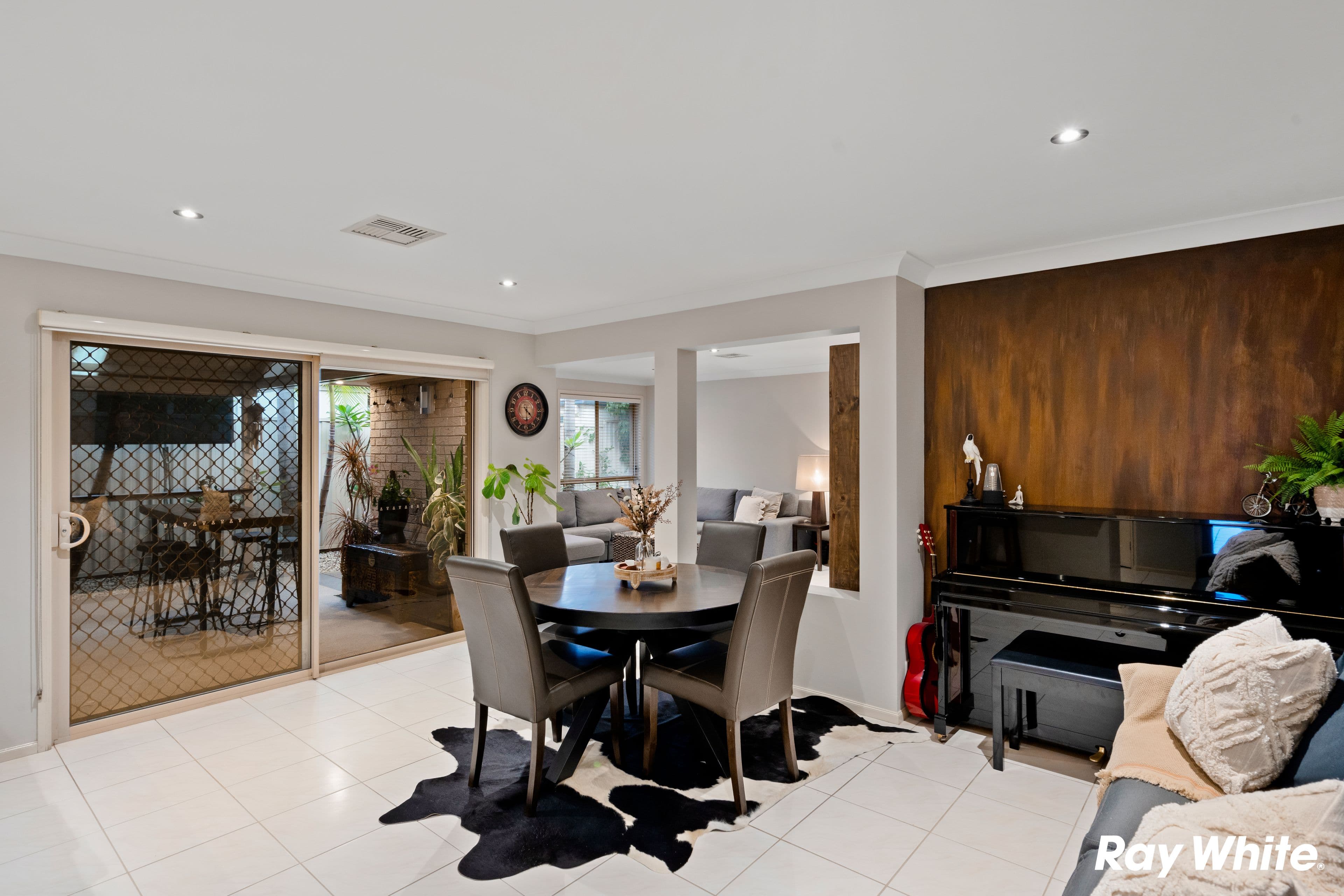 27 Honeyeater Crescent, Beaumont Hills NSW 2155, Beaumont Hills - Thumbnail 3