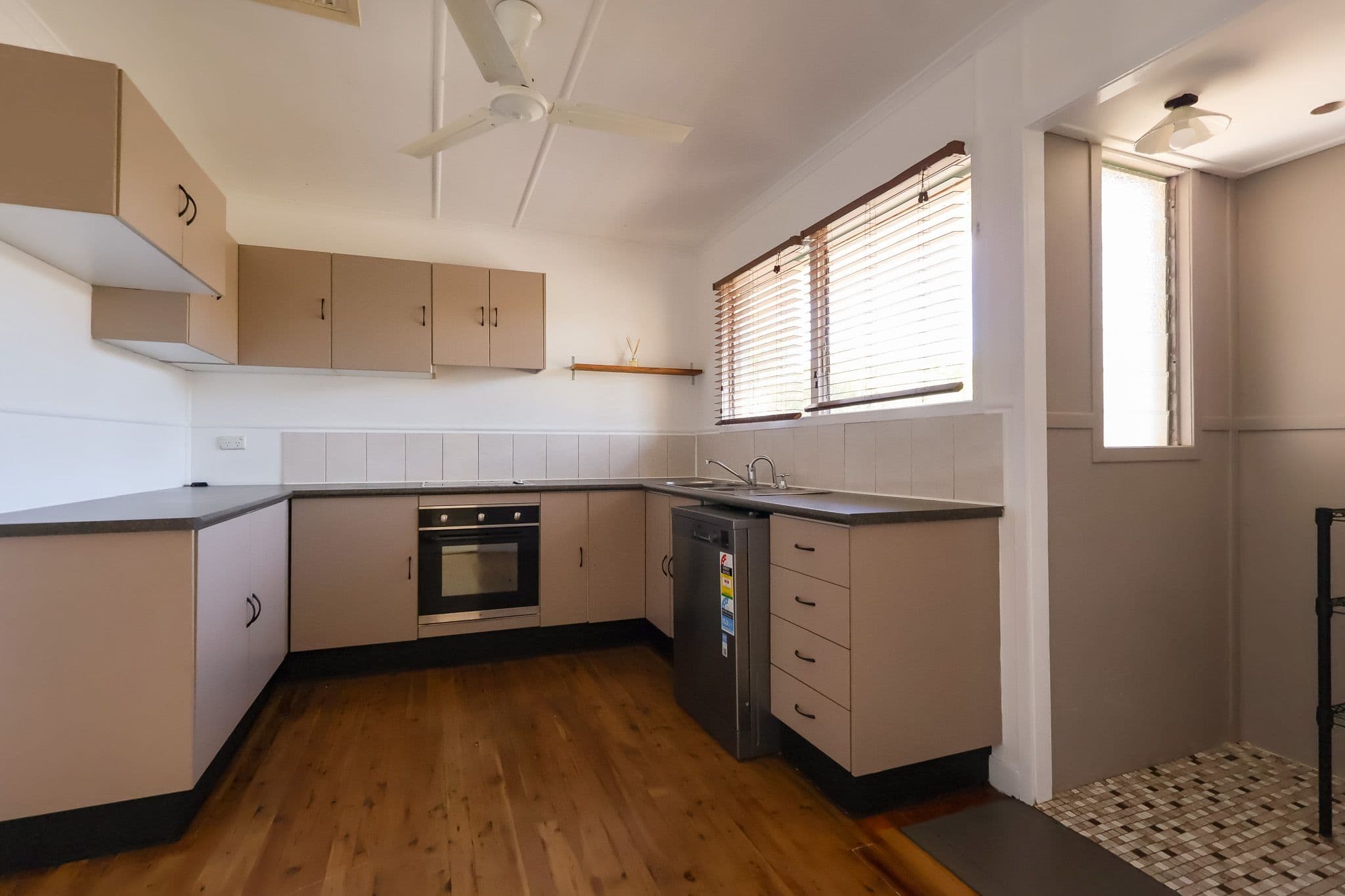 22 Jackson Street, Roma QLD 4455, Roma - Thumbnail 4