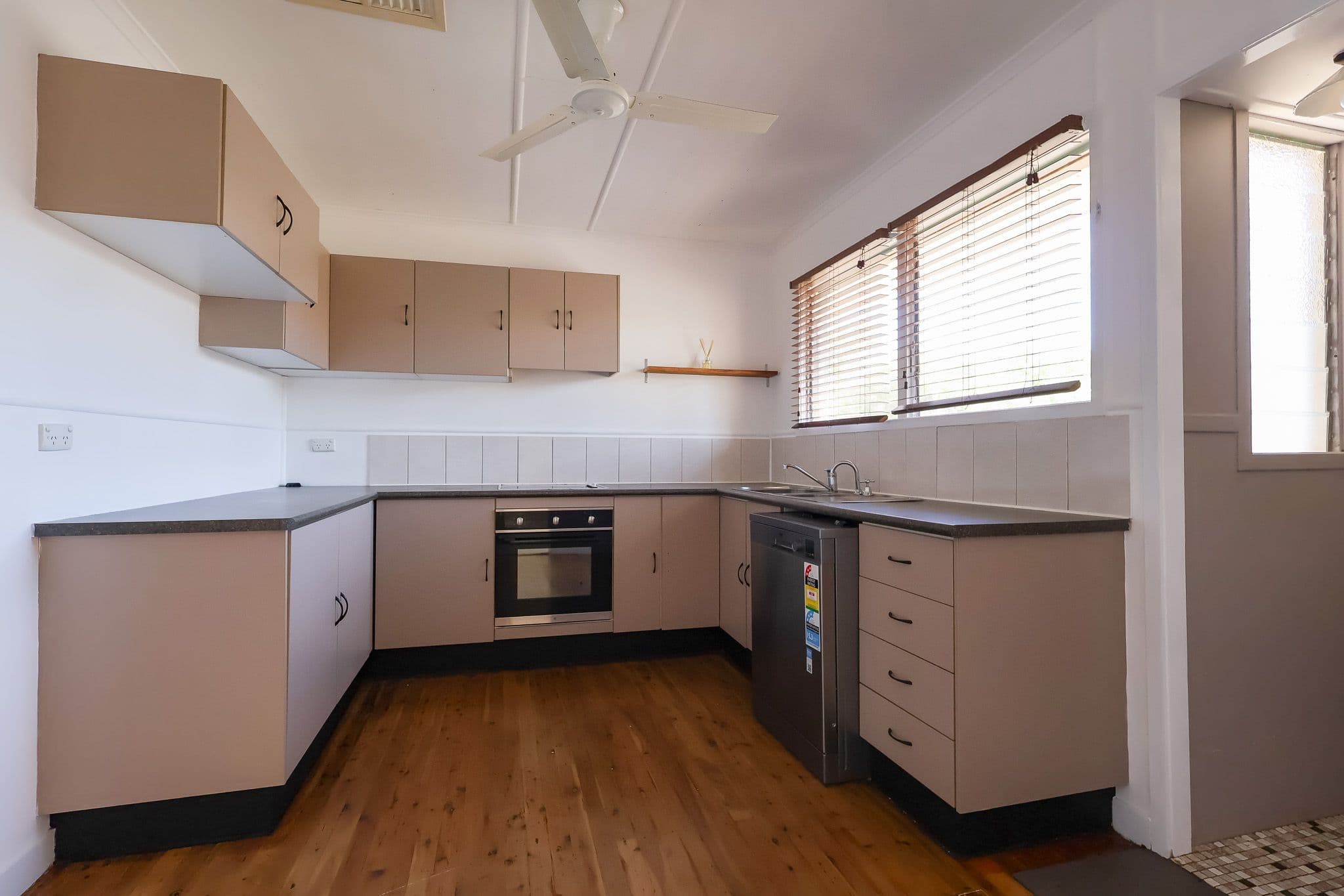 22 Jackson Street, Roma QLD 4455, Roma - Thumbnail 5