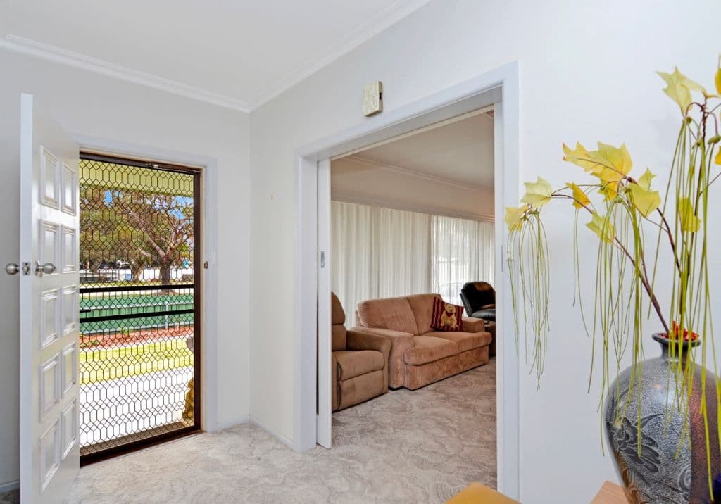 13 Nihill Street, Ouyen VIC 3490, Ouyen - Thumbnail 2