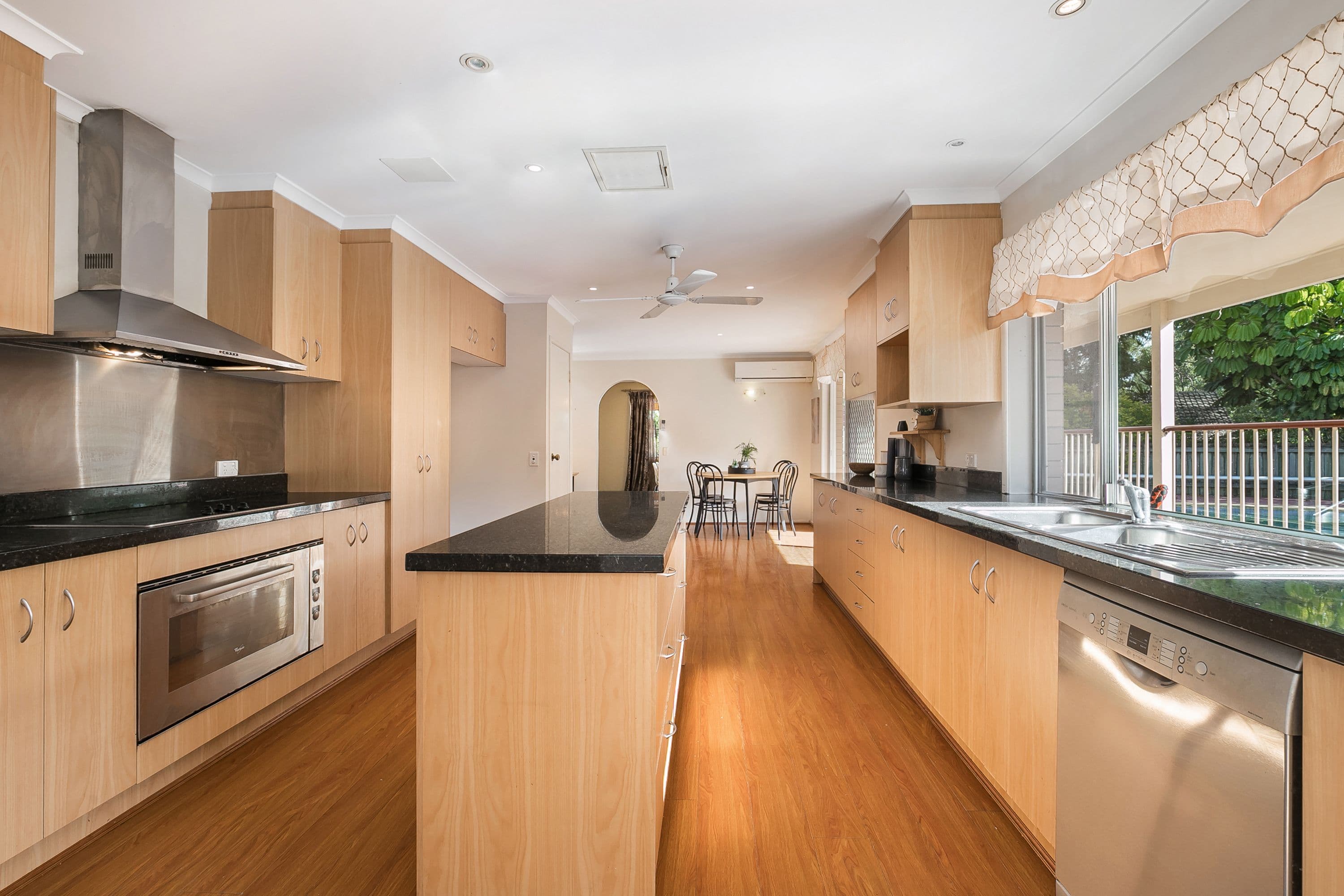 6 Bart Place, Chapel Hill QLD 4069, Chapel Hill - Thumbnail 4