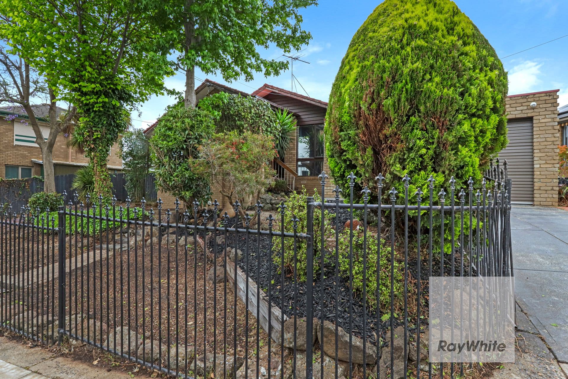 10 Ellesmere Crescent, Gladstone Park VIC 3043, Gladstone Park - Thumbnail 2