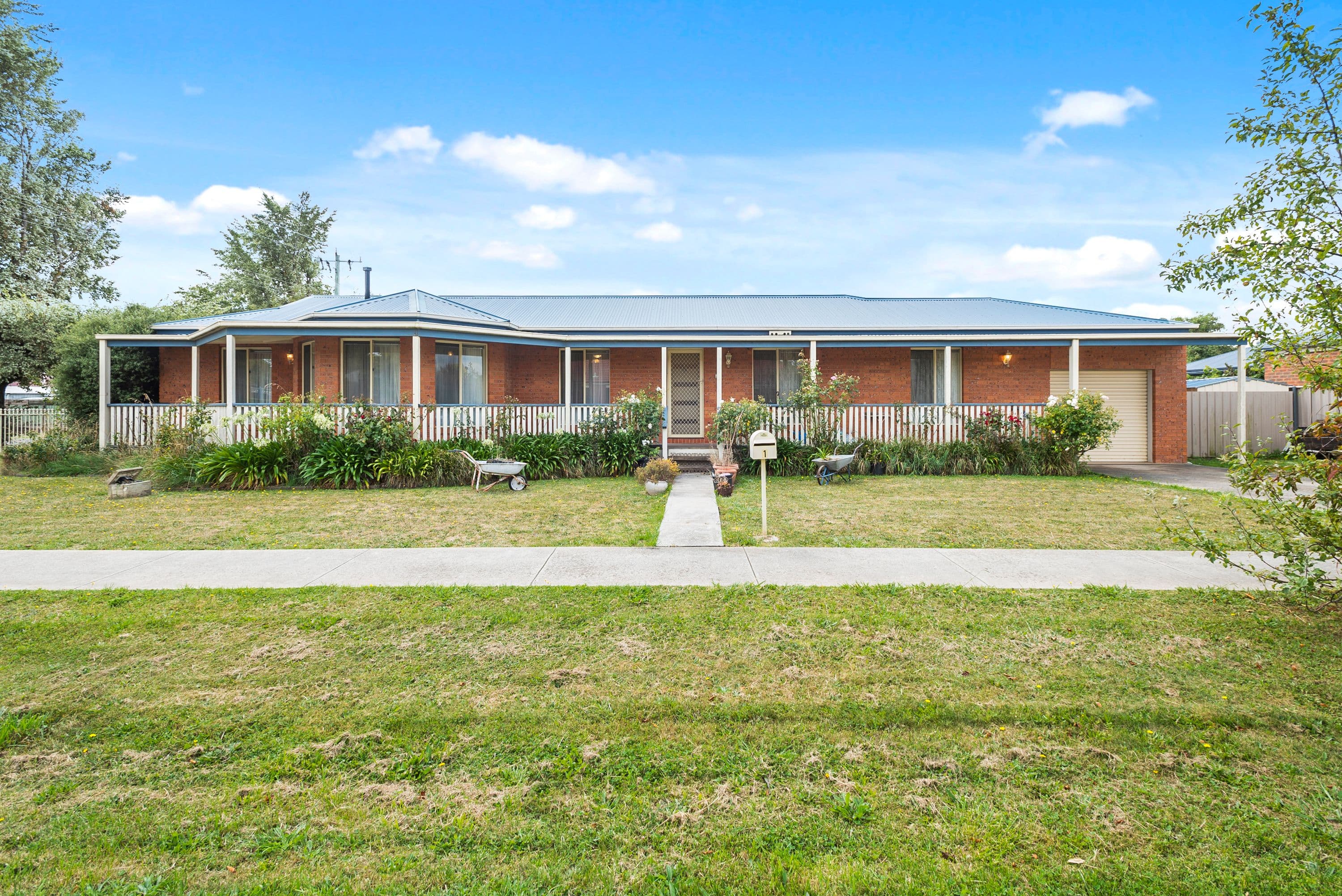 1 James Court, Kyneton VIC 3444, Kyneton - Image 1