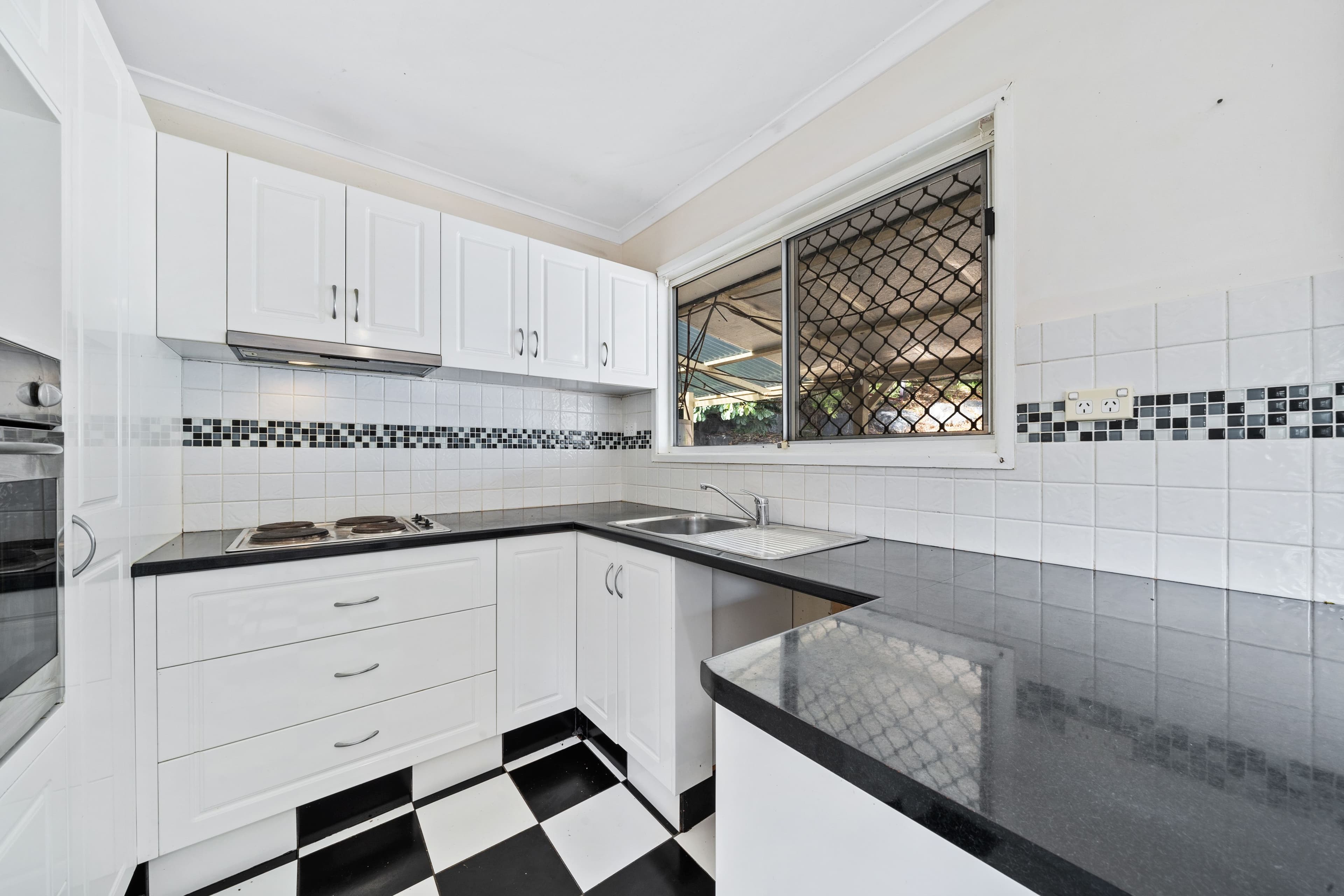 72 Tweedvale Street, Beenleigh QLD 4207, Beenleigh - Thumbnail 8