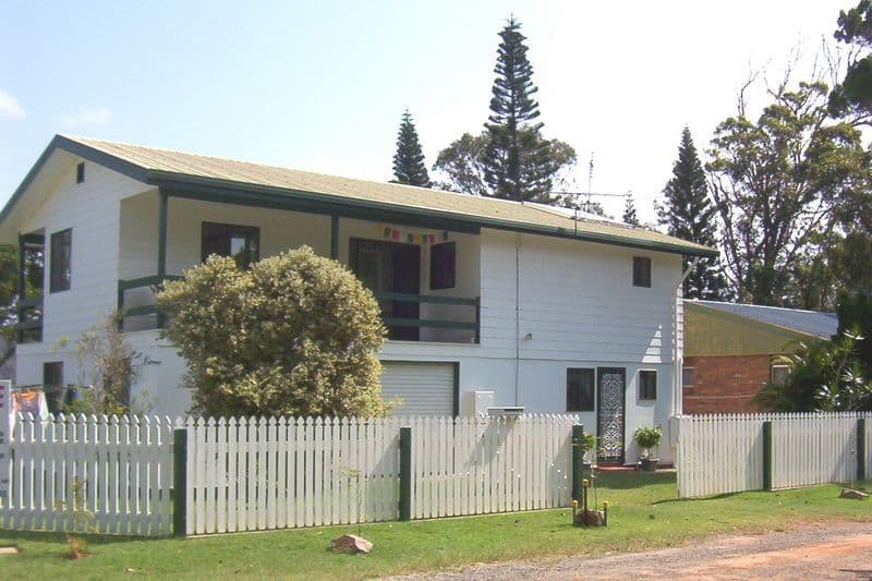 16 Browning Street, RUSSELL ISLAND QLD 4184, Russell Island - Thumbnail 2