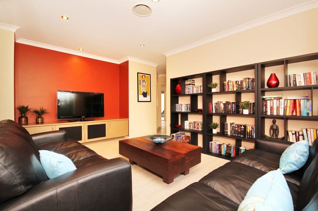 15 Meadow Court, MAUDSLAND QLD 4210, Maudsland - Thumbnail 3