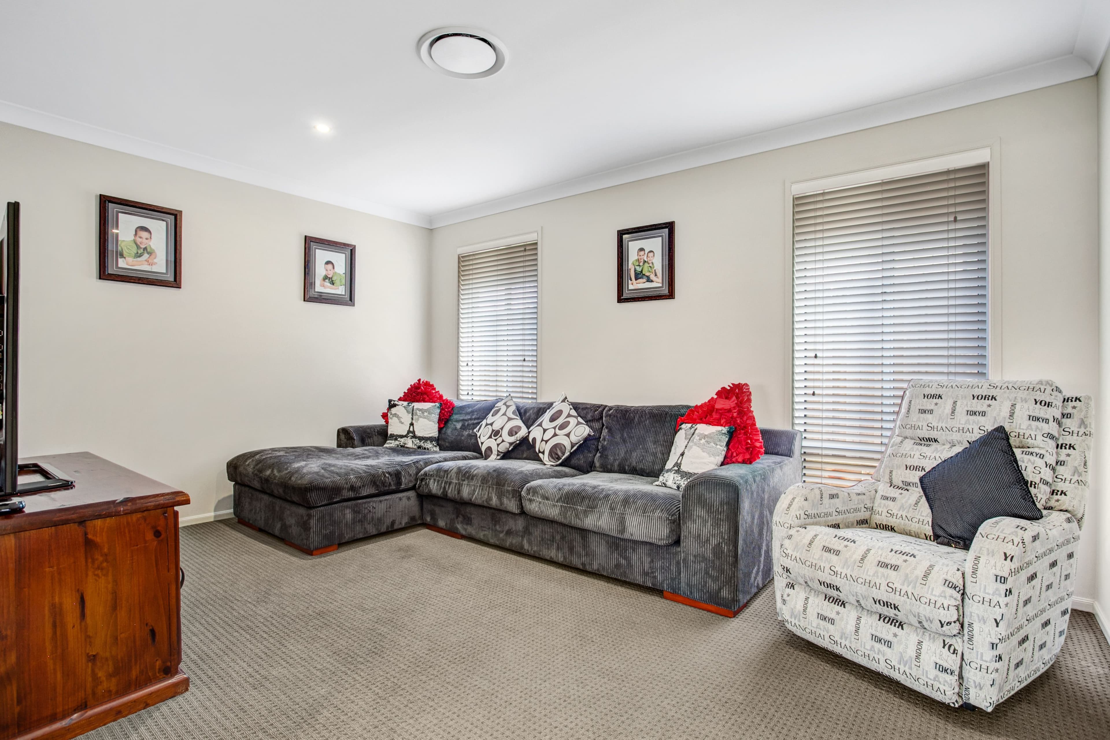 65 Redgum Circuit, Aberglasslyn - Thumbnail 5