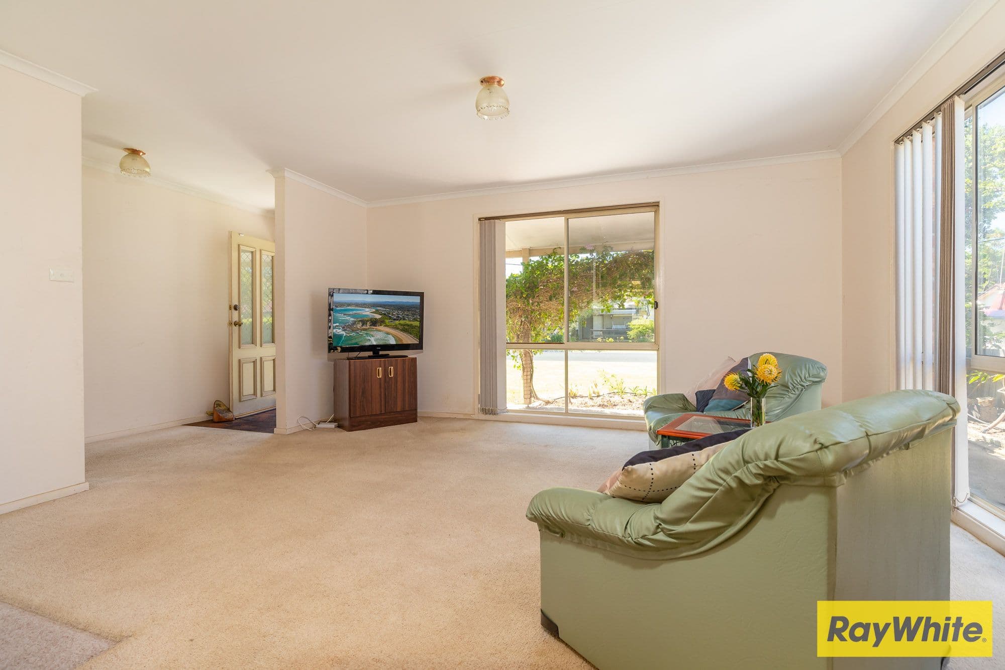 1 Yarralumla Crescent, Tomakin NSW 2537, Tomakin - Thumbnail 5