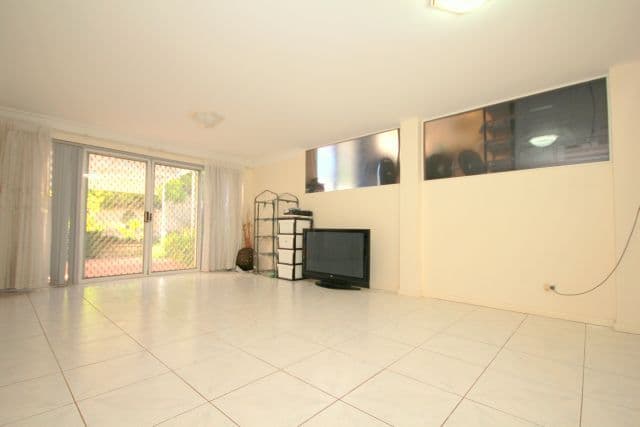 10 Keswick Street, GEORGES HALL NSW 2198, Georges Hall - Thumbnail 8