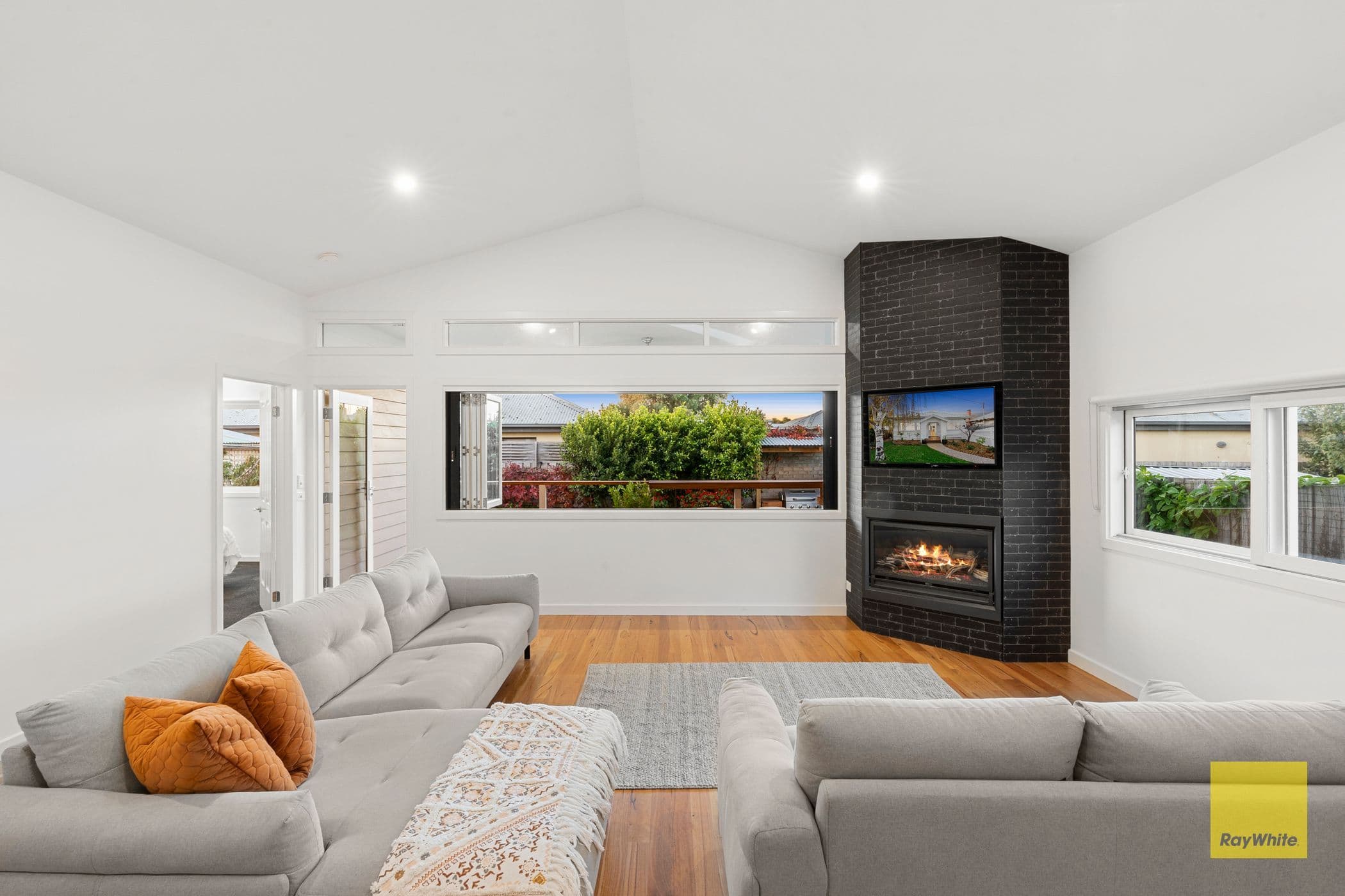 28 Britannia Street, Geelong West VIC 3218, Geelong West - Thumbnail 2