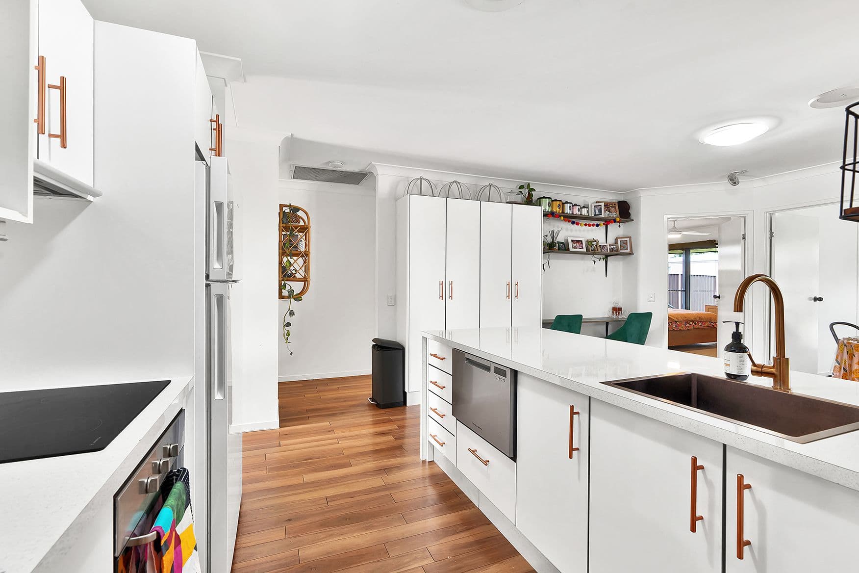 4 Rogers Street, Emerald QLD 4720, Emerald - Thumbnail 4