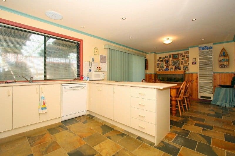 10A Manchester Drive, SYDENHAM VIC 3037, Sydenham - Thumbnail 3
