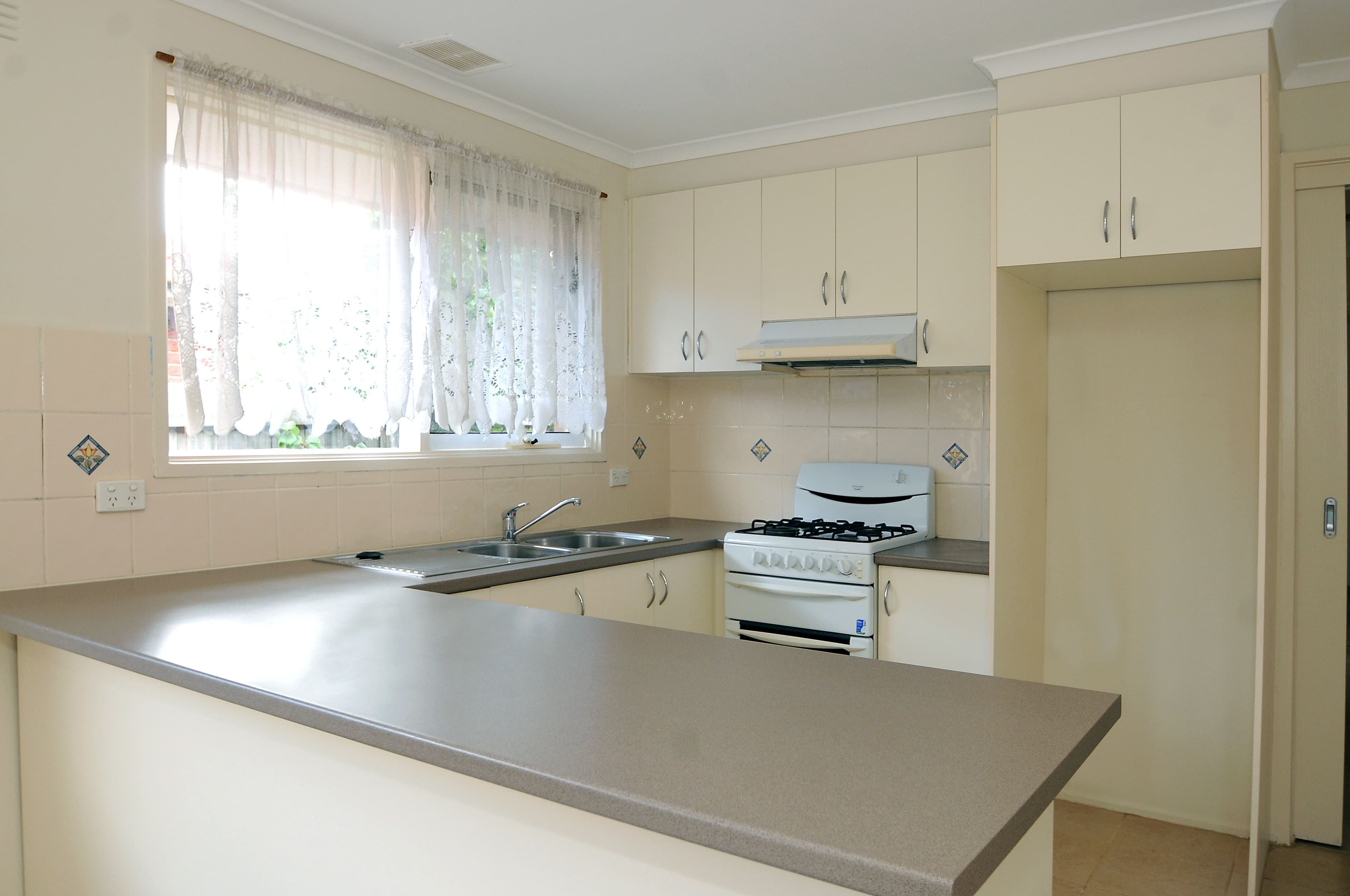 13 Springvalley Crescent, Keysborough VIC 3173, Keysborough - Thumbnail 2