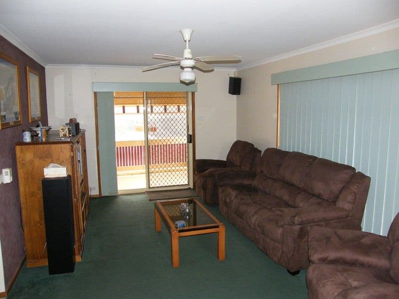 4  Leonie Court, NARRE WARREN VIC 3805, Narre Warren - Thumbnail 3