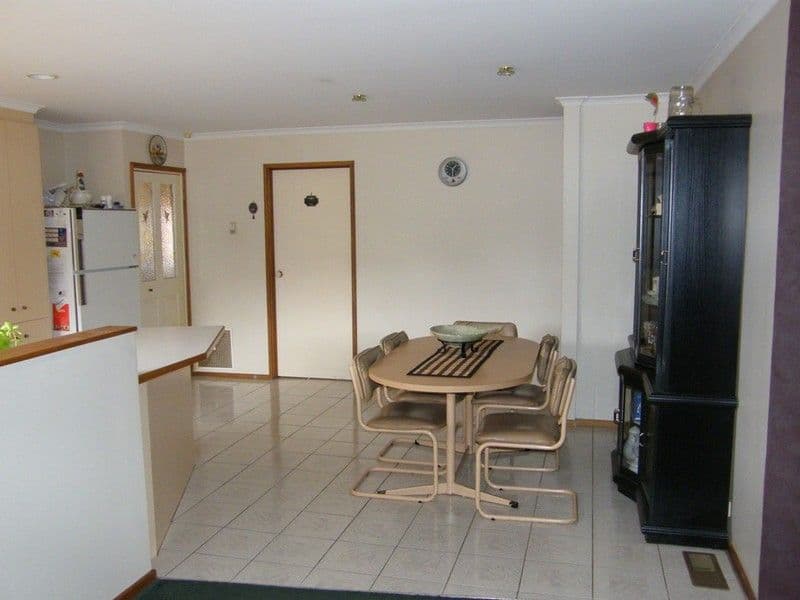 4  Leonie Court, NARRE WARREN VIC 3805, Narre Warren - Thumbnail 6