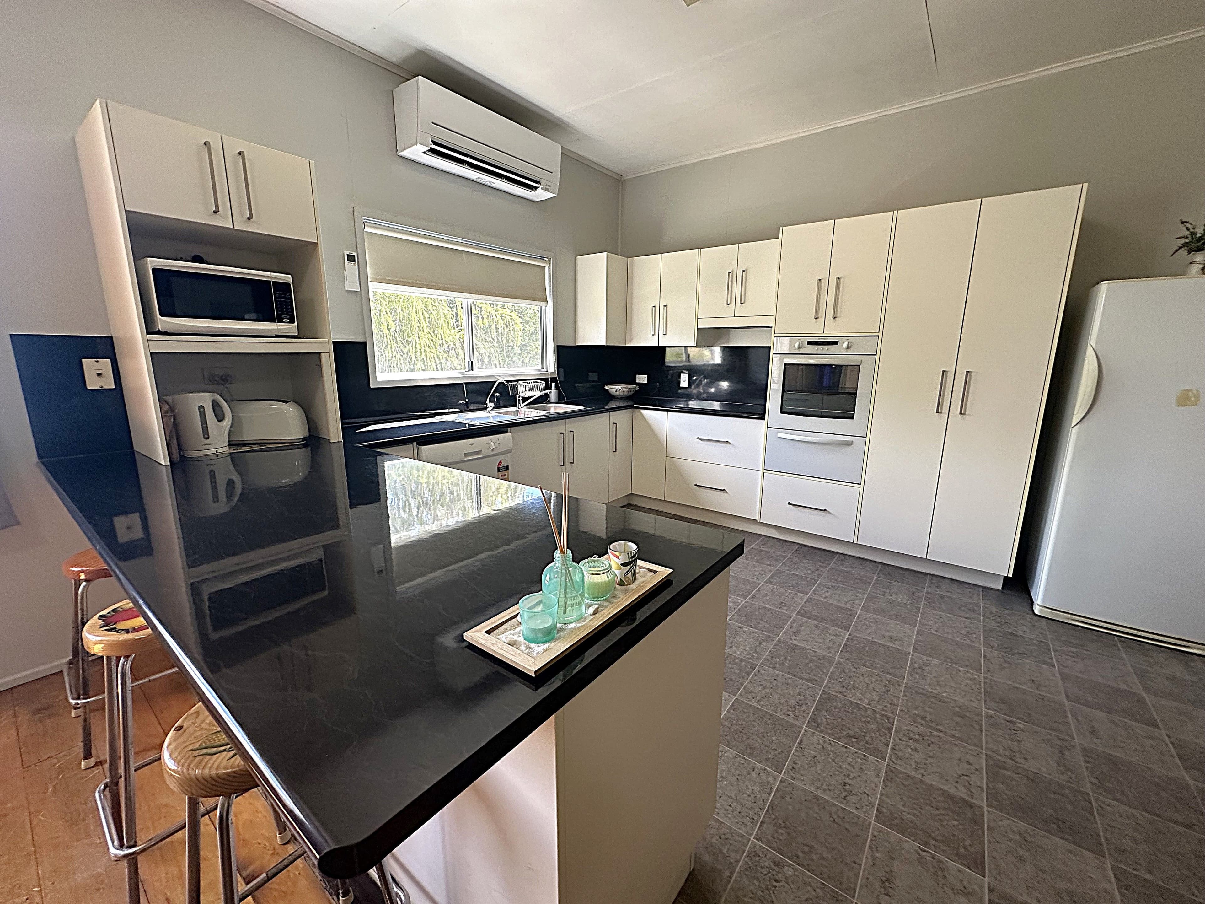 39 Galah Street, Longreach QLD 4730, Longreach - Thumbnail 2