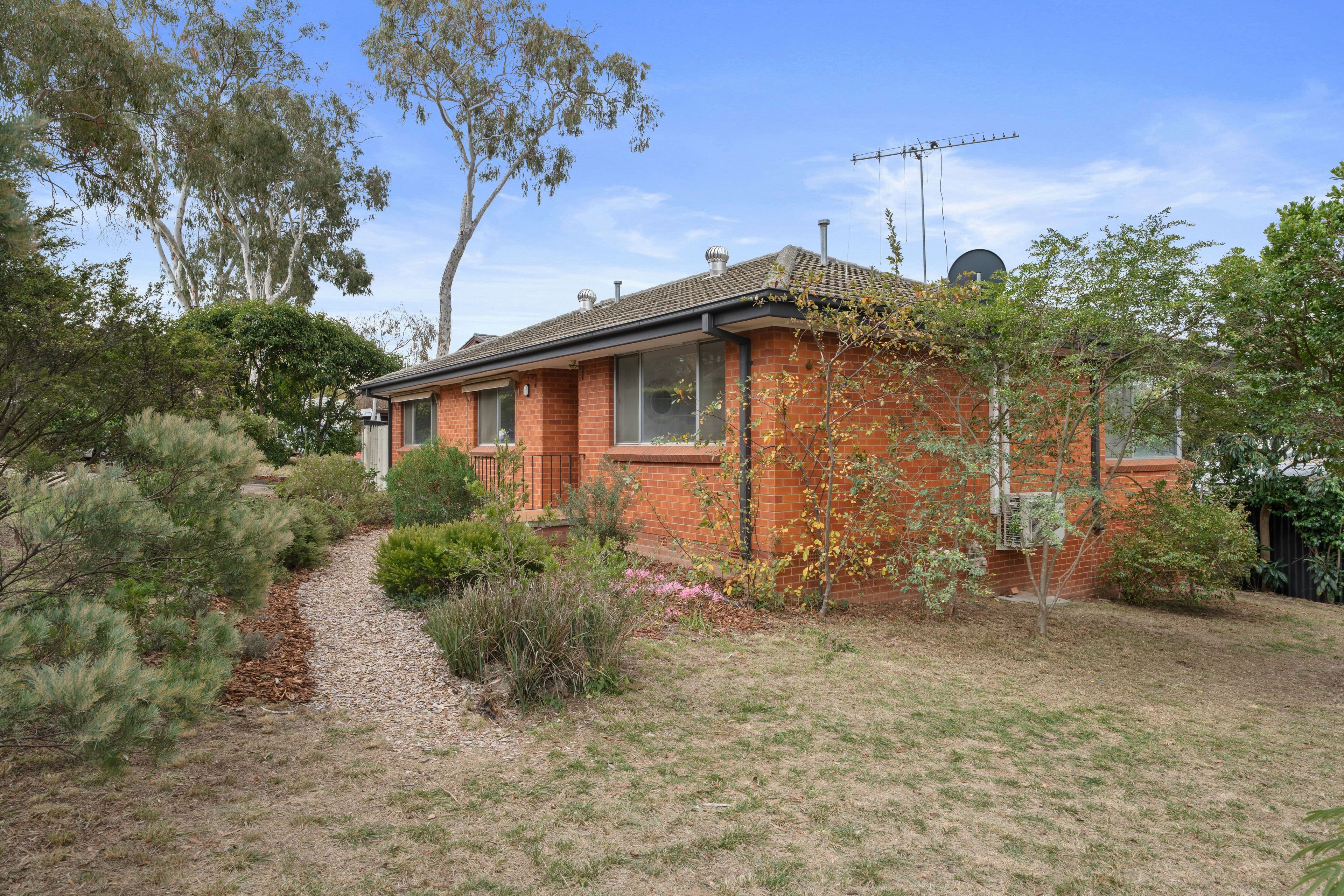 6 Castlereagh Crescent, Macquarie ACT 2614, Macquarie - Thumbnail 3