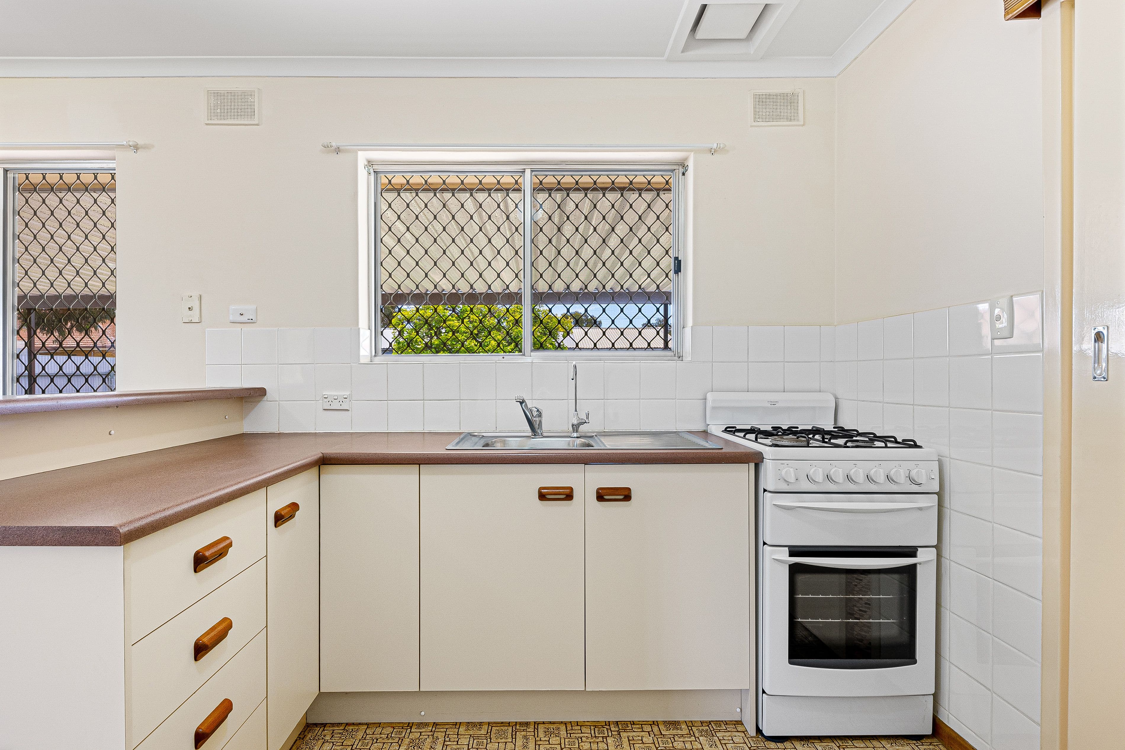 14 St Ives Drive, Parafield Gardens SA 5107, Parafield Gardens - Thumbnail 7