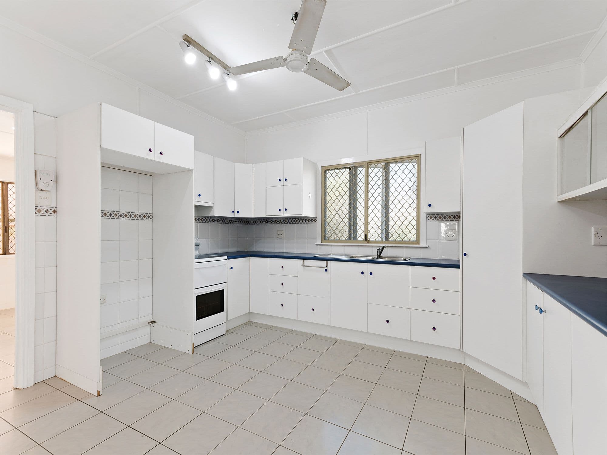 10 McMahon Street, Bundamba QLD 4304, Bundamba - Thumbnail 4