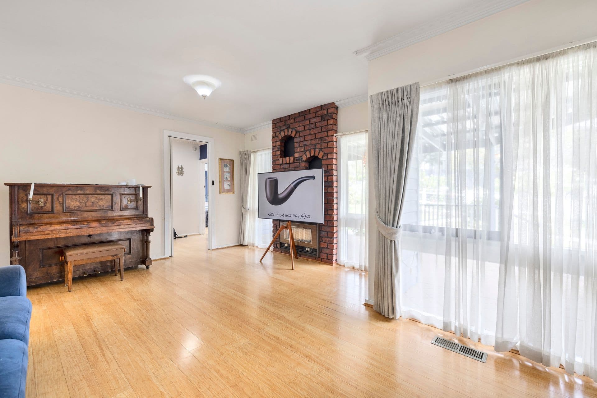 2 Hilsea Court, Mount Waverley VIC 3149, Mount Waverley - Thumbnail 2