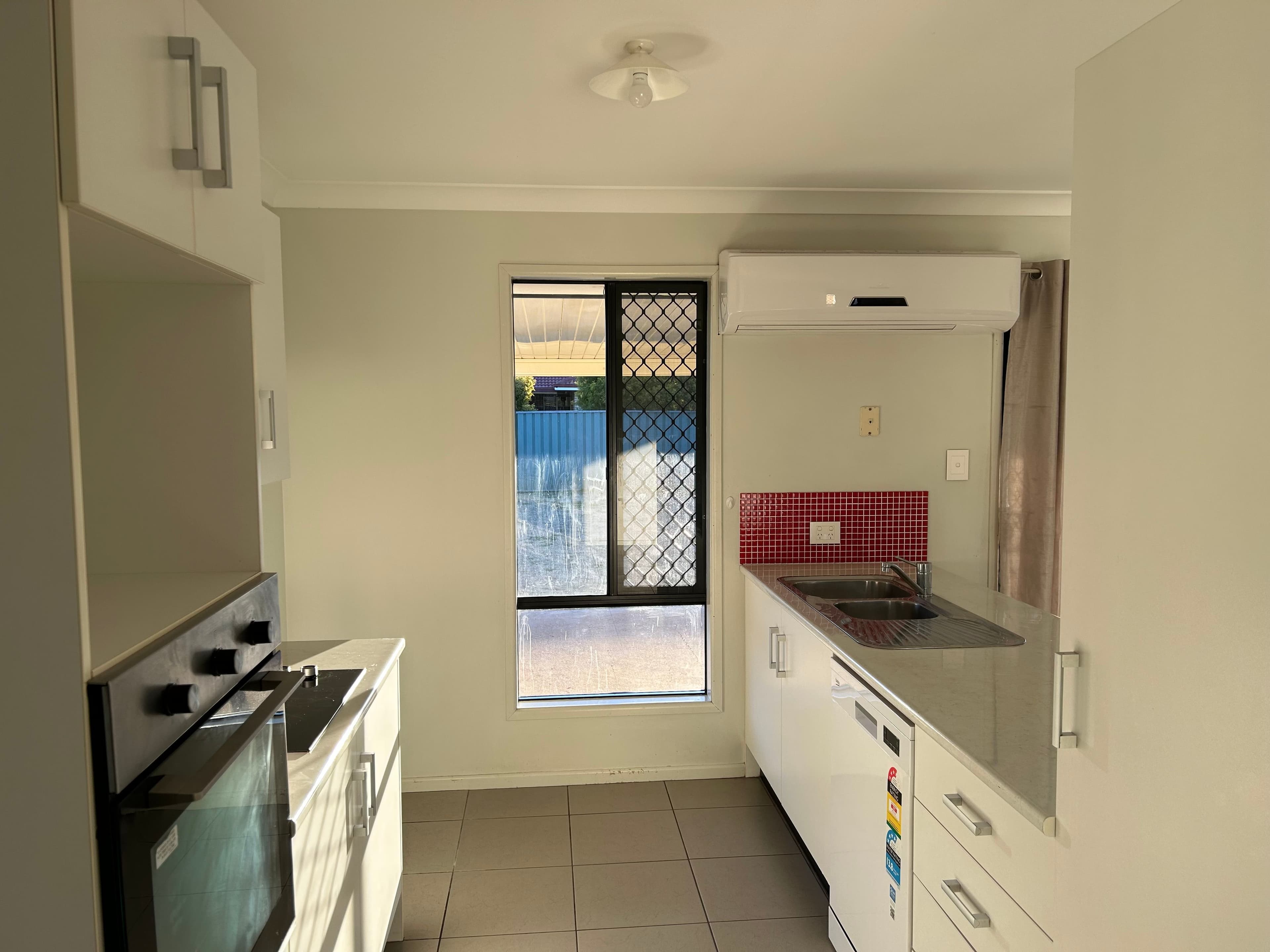11 Berghofer Drive, Oakey QLD 4401, Oakey - Thumbnail 6