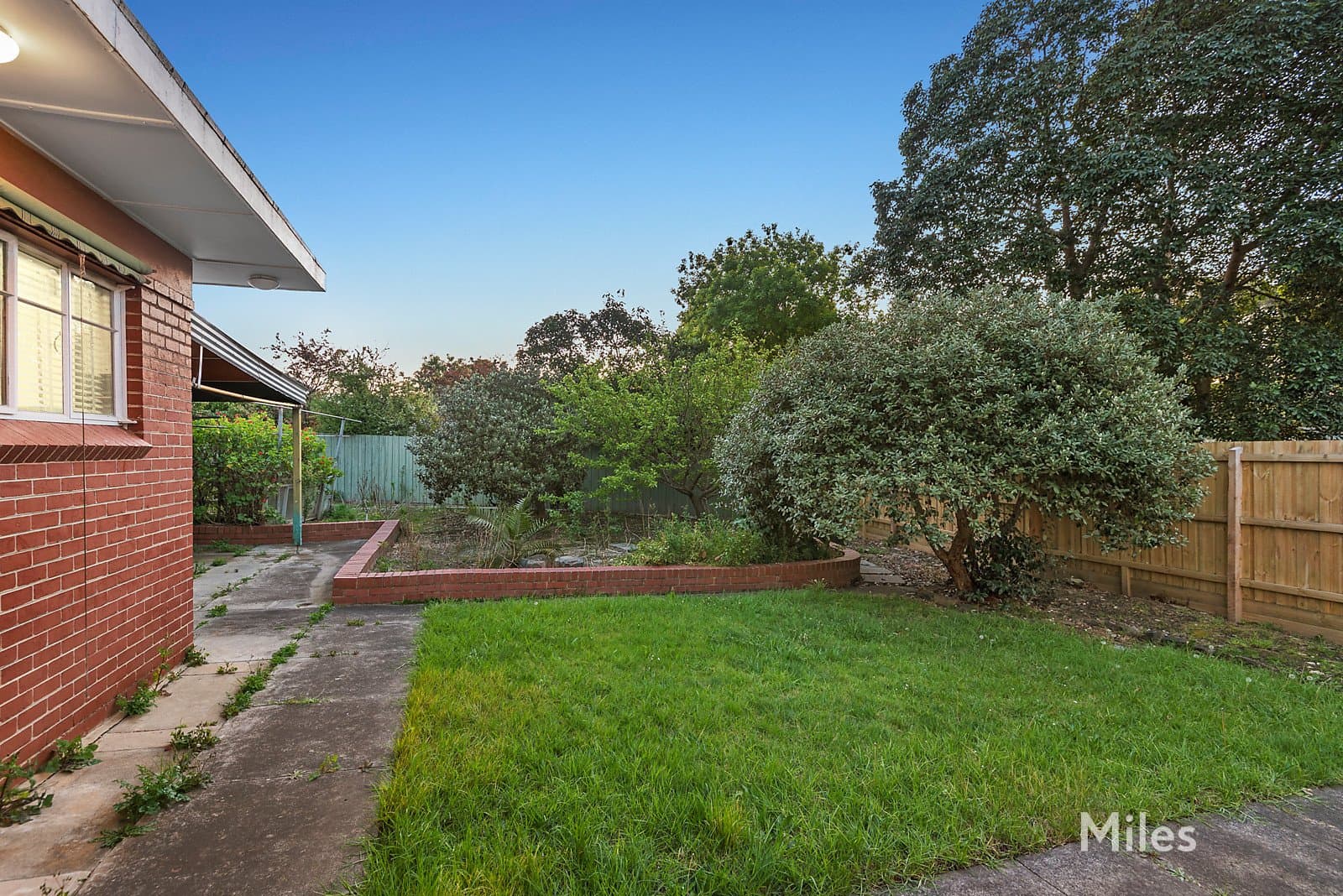 75 McArthur Road, Ivanhoe East, Ivanhoe East - Thumbnail 2